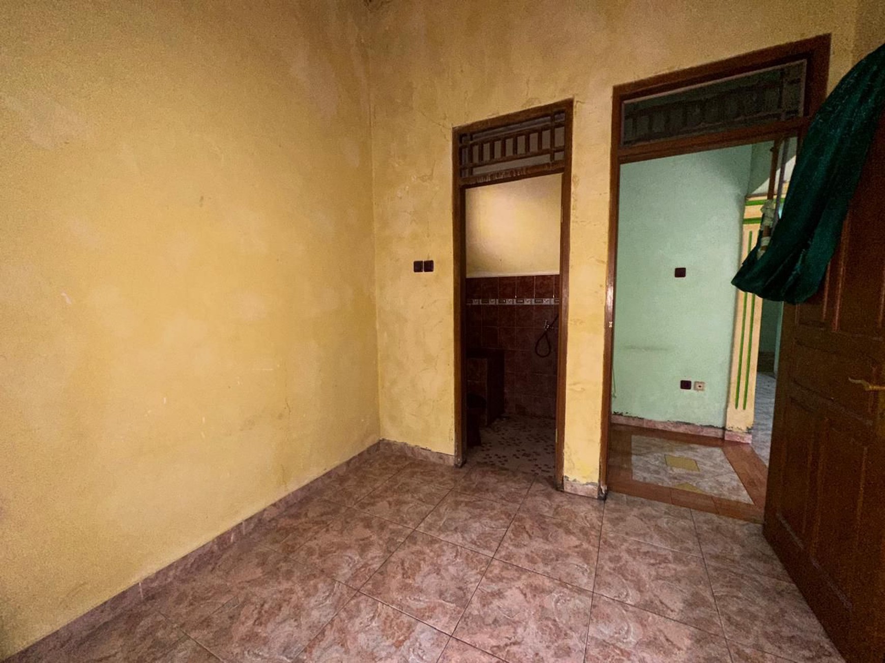 Rumah 2 Lantai, Luas, Bebas banjir, Lokasi strategis di Jagakarsa