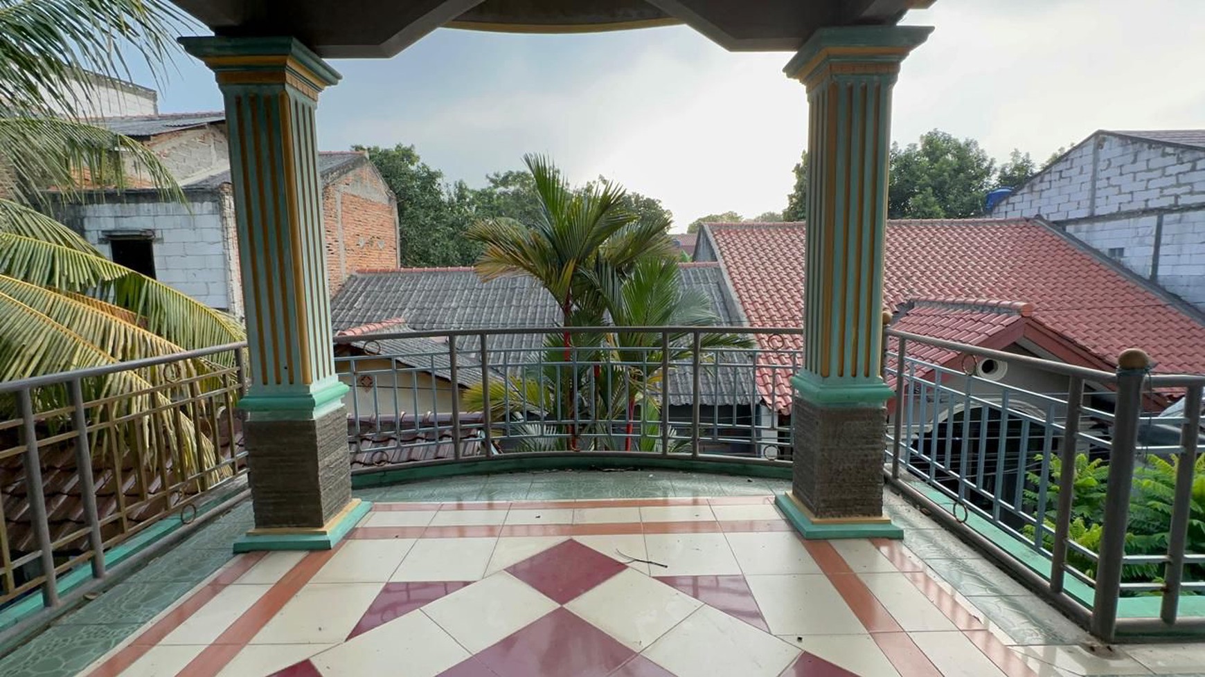 Rumah 2 Lantai, Luas, Bebas banjir, Lokasi strategis di Jagakarsa