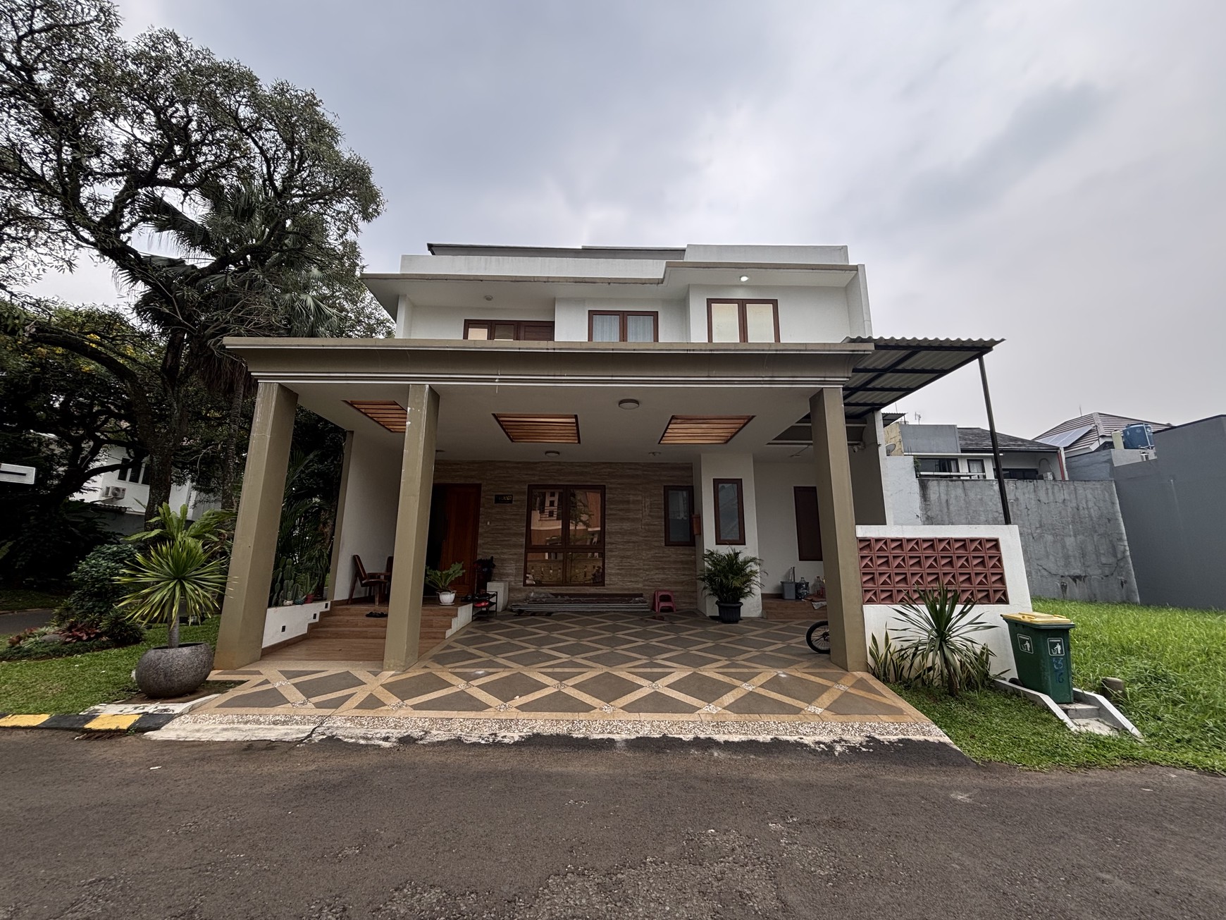 Rumah 2.5 Lantai Hoek Nyaman di CITRA GRAN CIBUBUR