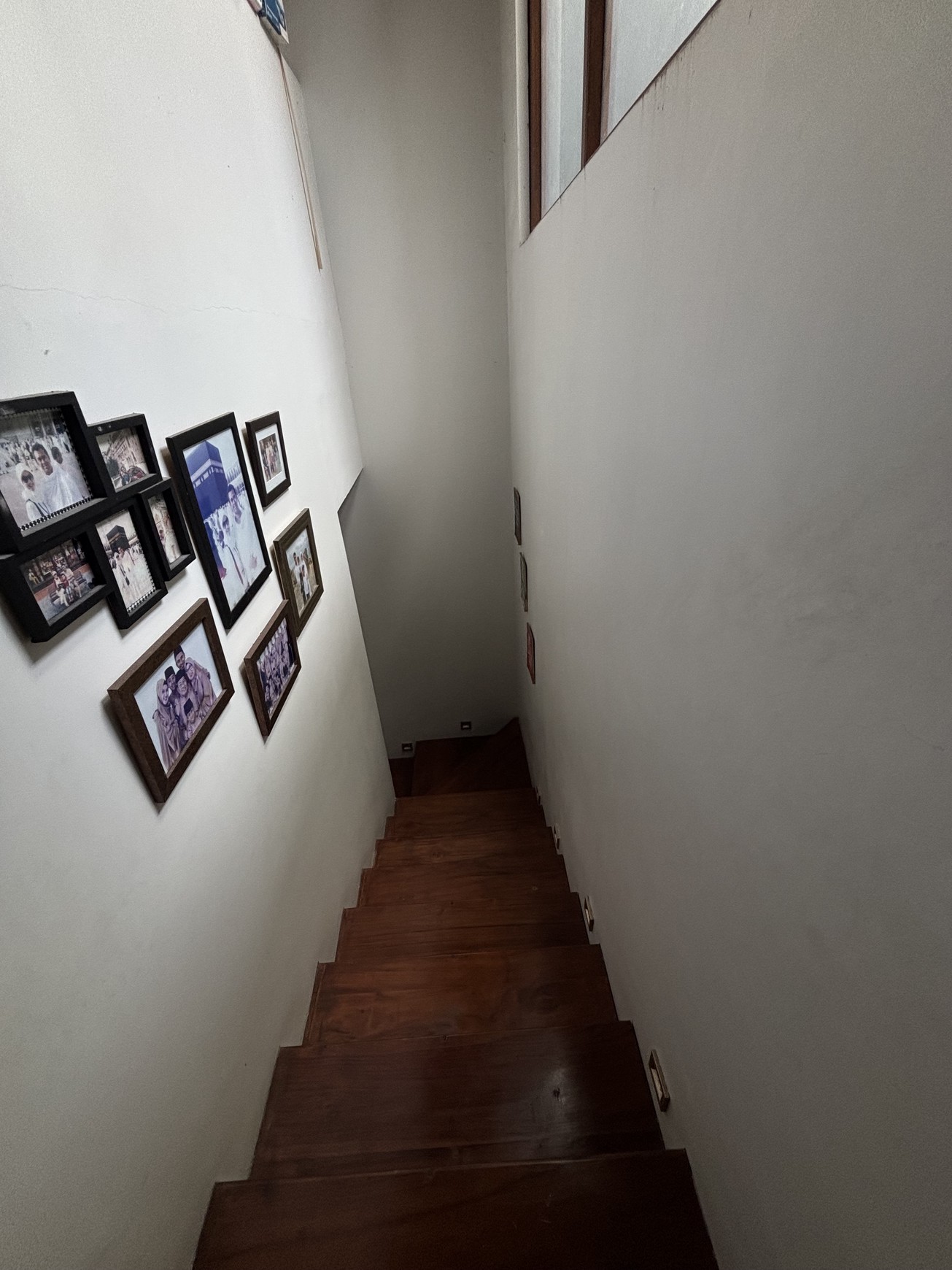 Rumah 2.5 Lantai Hoek Nyaman di CITRA GRAN CIBUBUR