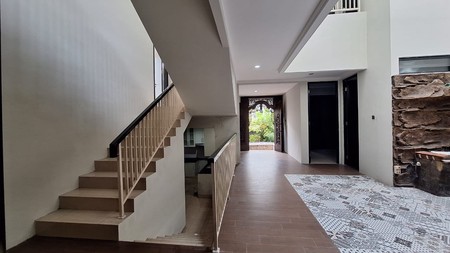 Rumah Bagus,1 Garasi,2 carport ,dalam cluster di Bintaro Jaya 7