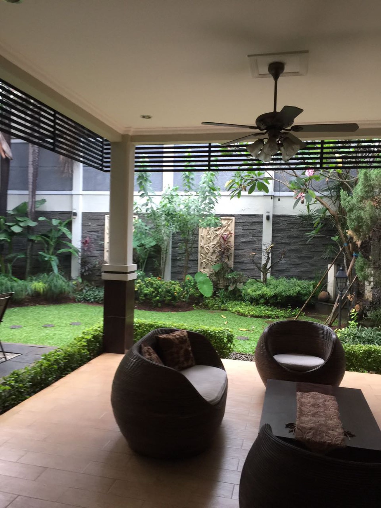 Di sewakan Rumah Mewah,Bagus sekali,halaman luas di Bintaro Jaya Sektor 2