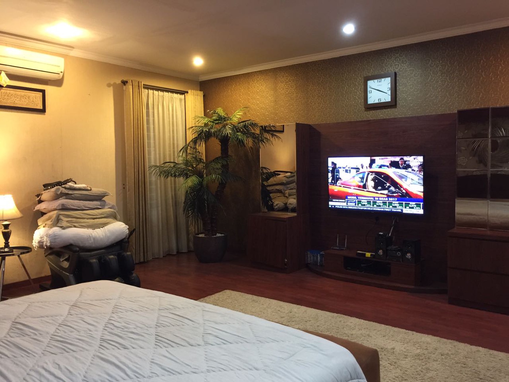 Di sewakan Rumah Mewah,Bagus sekali,halaman luas di Bintaro Jaya Sektor 2