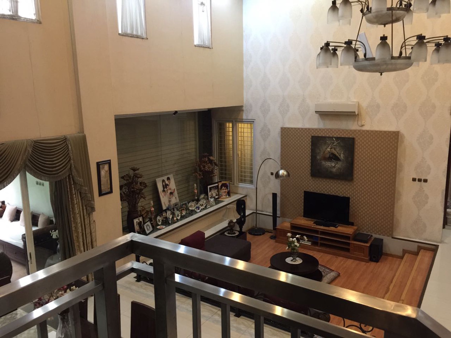 Di sewakan Rumah Mewah,Bagus sekali,halaman luas di Bintaro Jaya Sektor 2