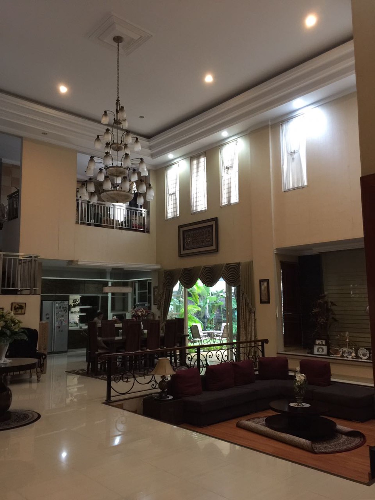 Di sewakan Rumah Mewah,Bagus sekali,halaman luas di Bintaro Jaya Sektor 2