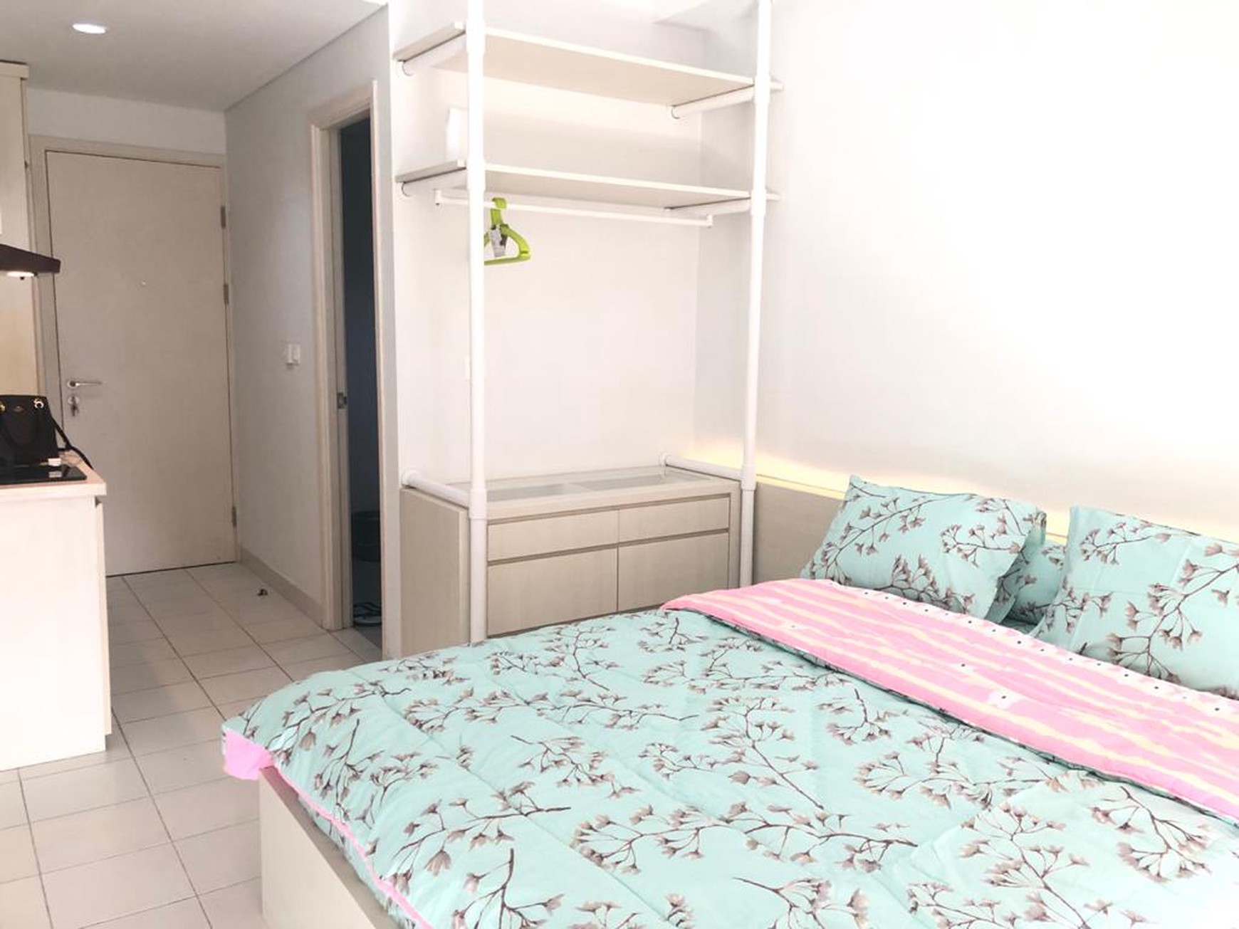 DIJUAL APARTEMEN STUDIO PATRALAND URBANO BEKASI SEBELAH STASIUN KRL BEKASI KOTA