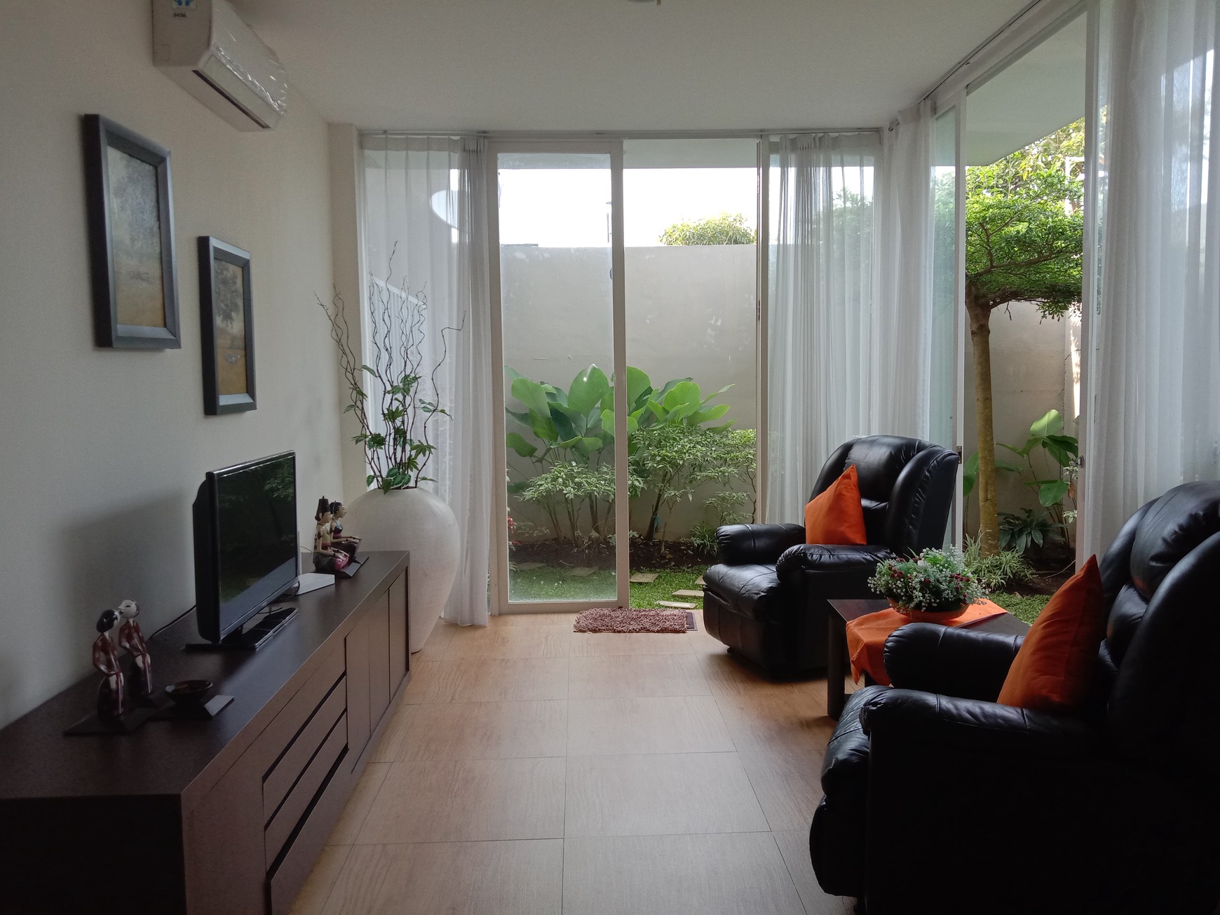 RUMAH SEMI FURNISH, DESAIN MINIMALIS DALAM PERUMAHAN PREMIUM CITRA GRAND MUTIARA