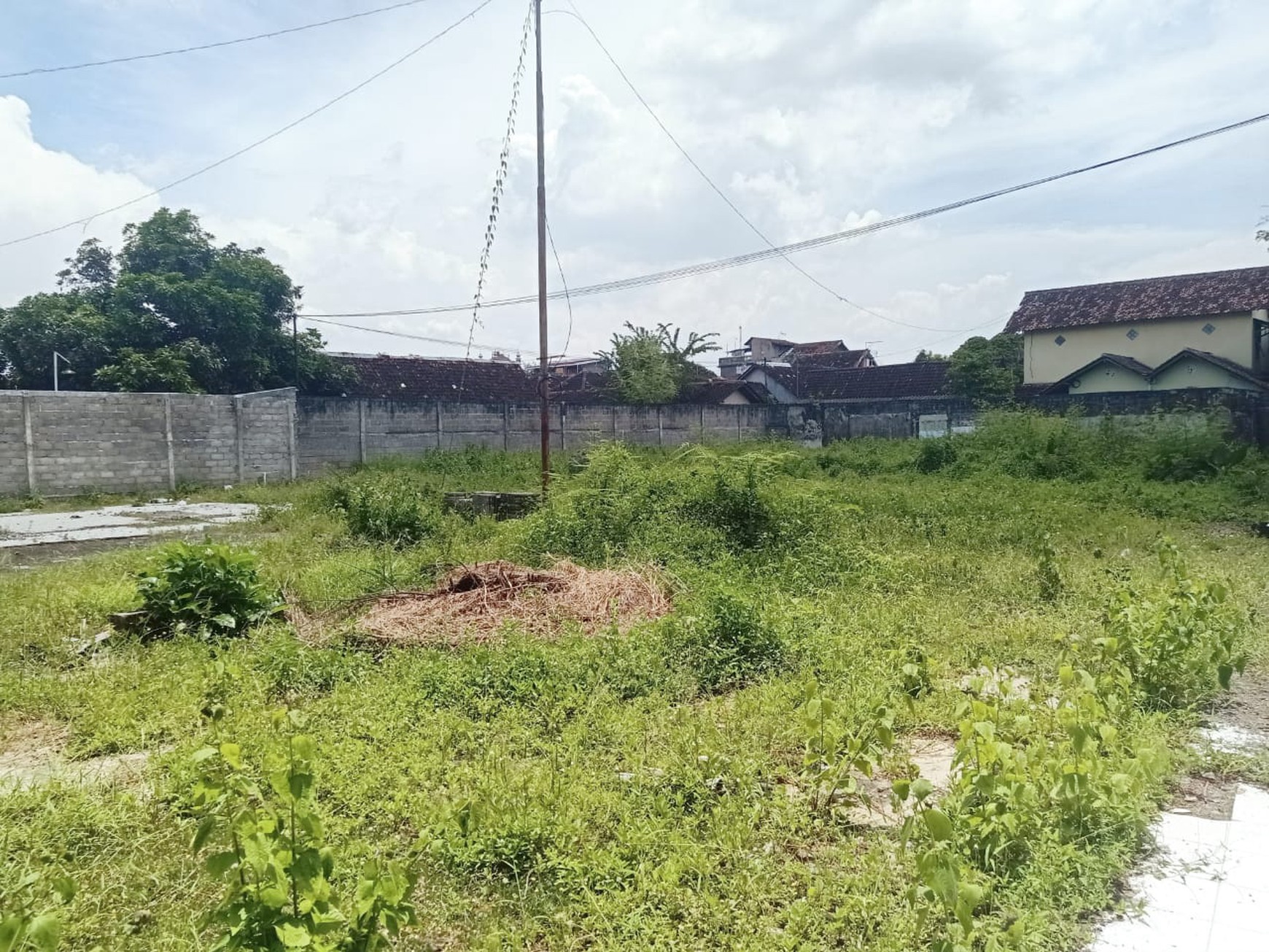 Tanah Luas di pusat bisnis Jl.Urip Sumohardjo - Yogyakarta.