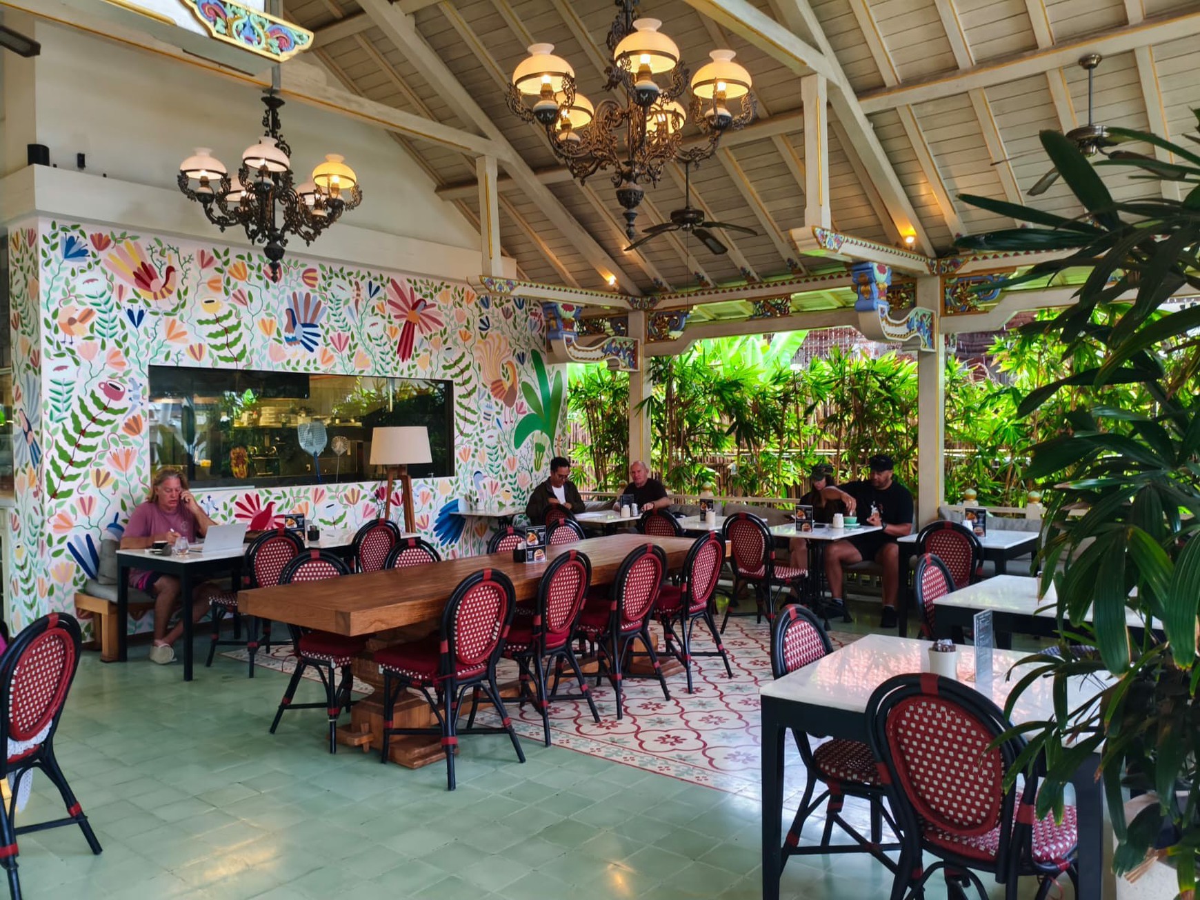 Prime Location Restaurant and Coffeeshop For Rent in Sanur