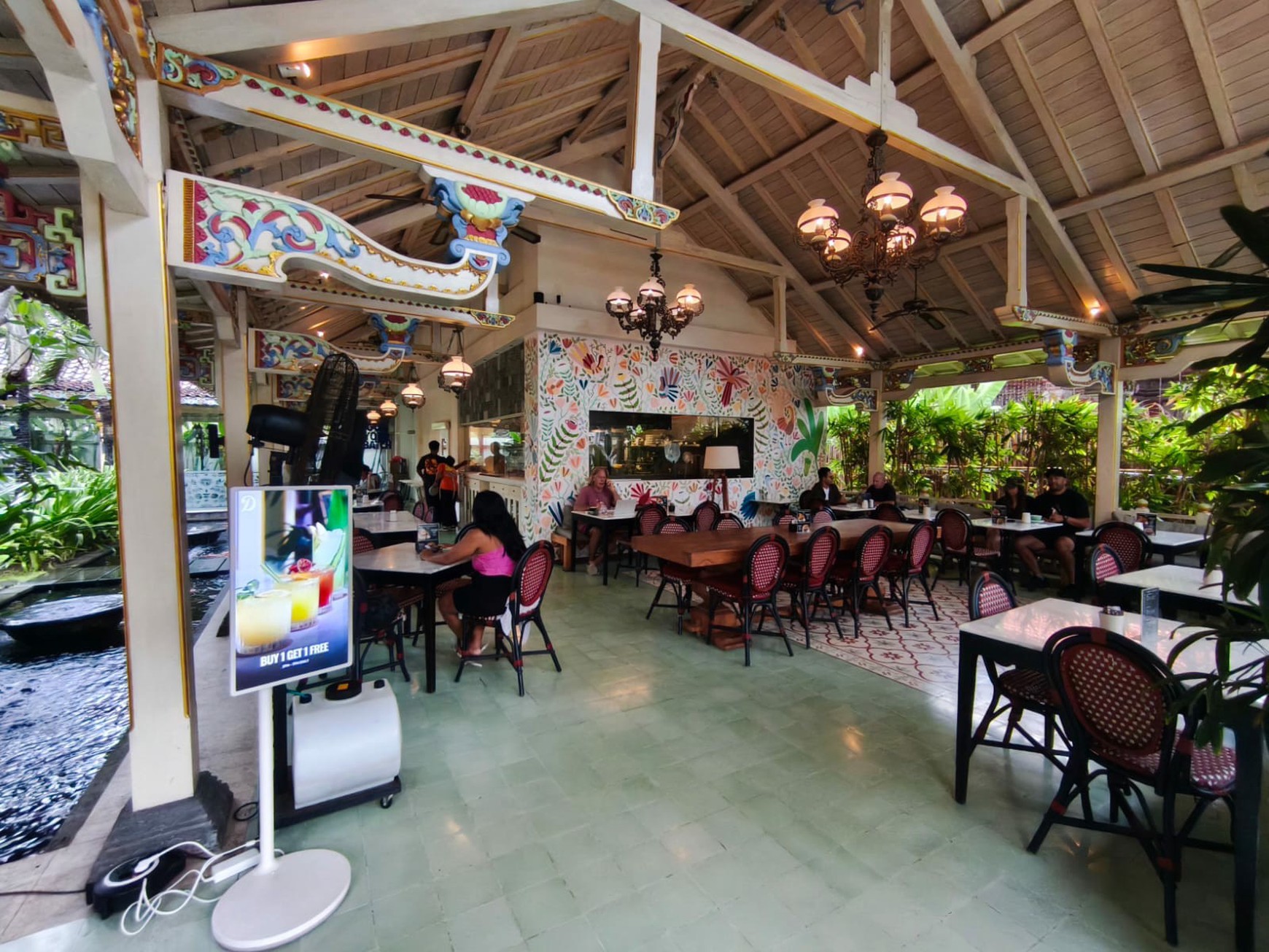 Prime Location Restaurant and Coffeeshop For Rent in Sanur