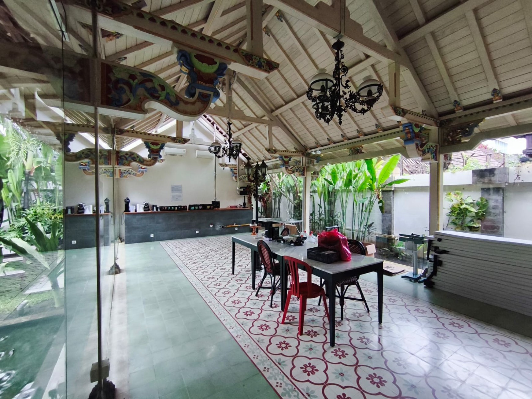 Prime Location Restaurant and Coffeeshop For Rent in Sanur