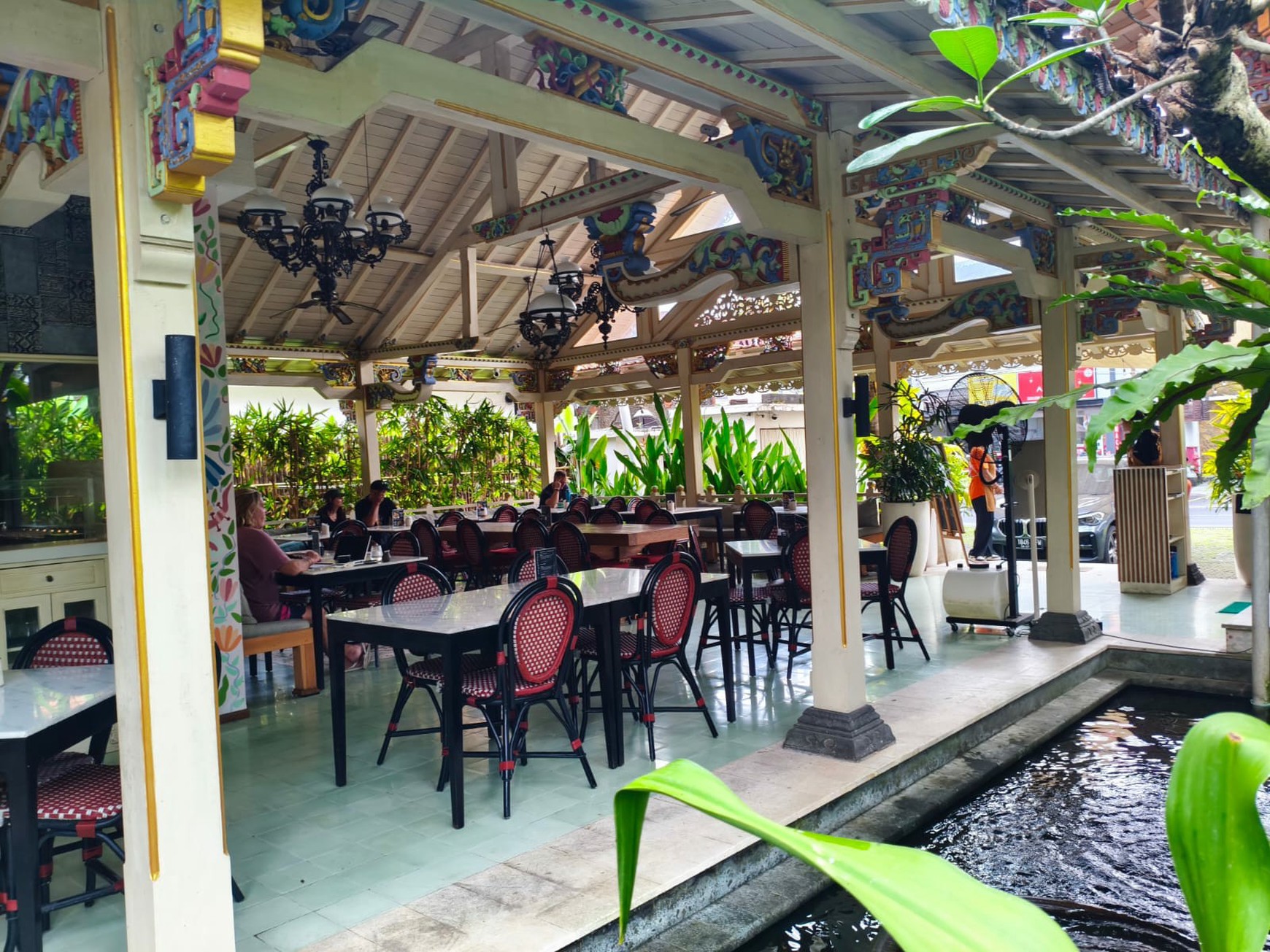 Prime Location Restaurant and Coffeeshop For Rent in Sanur