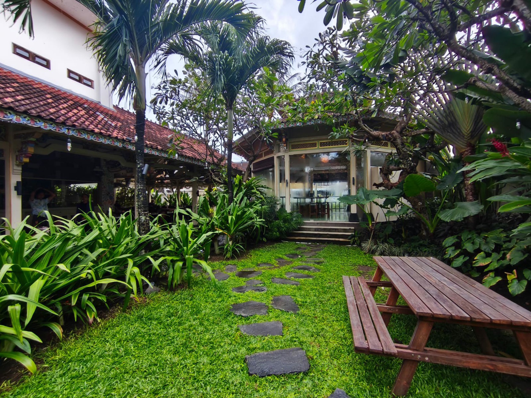 Prime Location Restaurant and Coffeeshop For Rent in Sanur