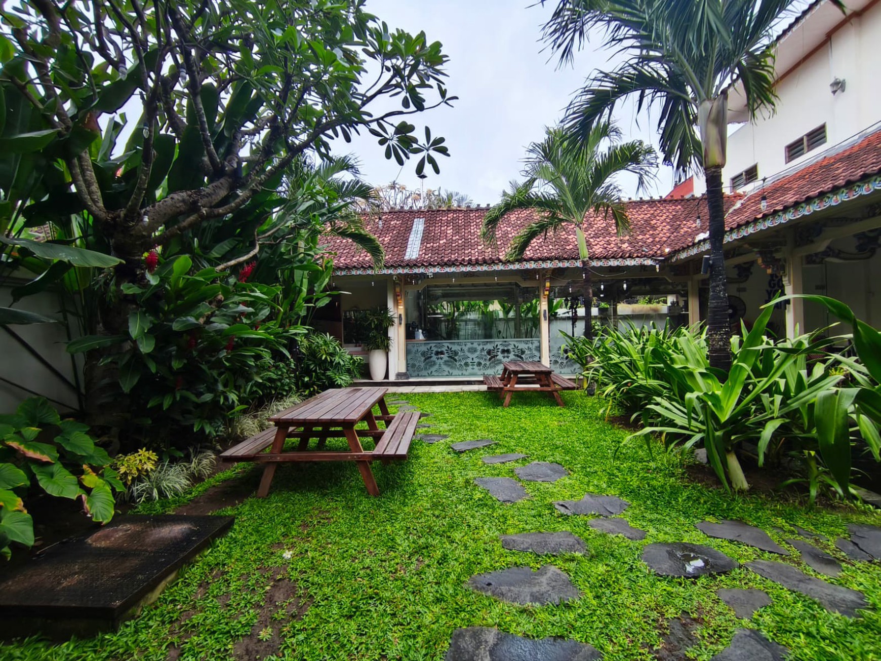 Prime Location Restaurant and Coffeeshop For Rent in Sanur