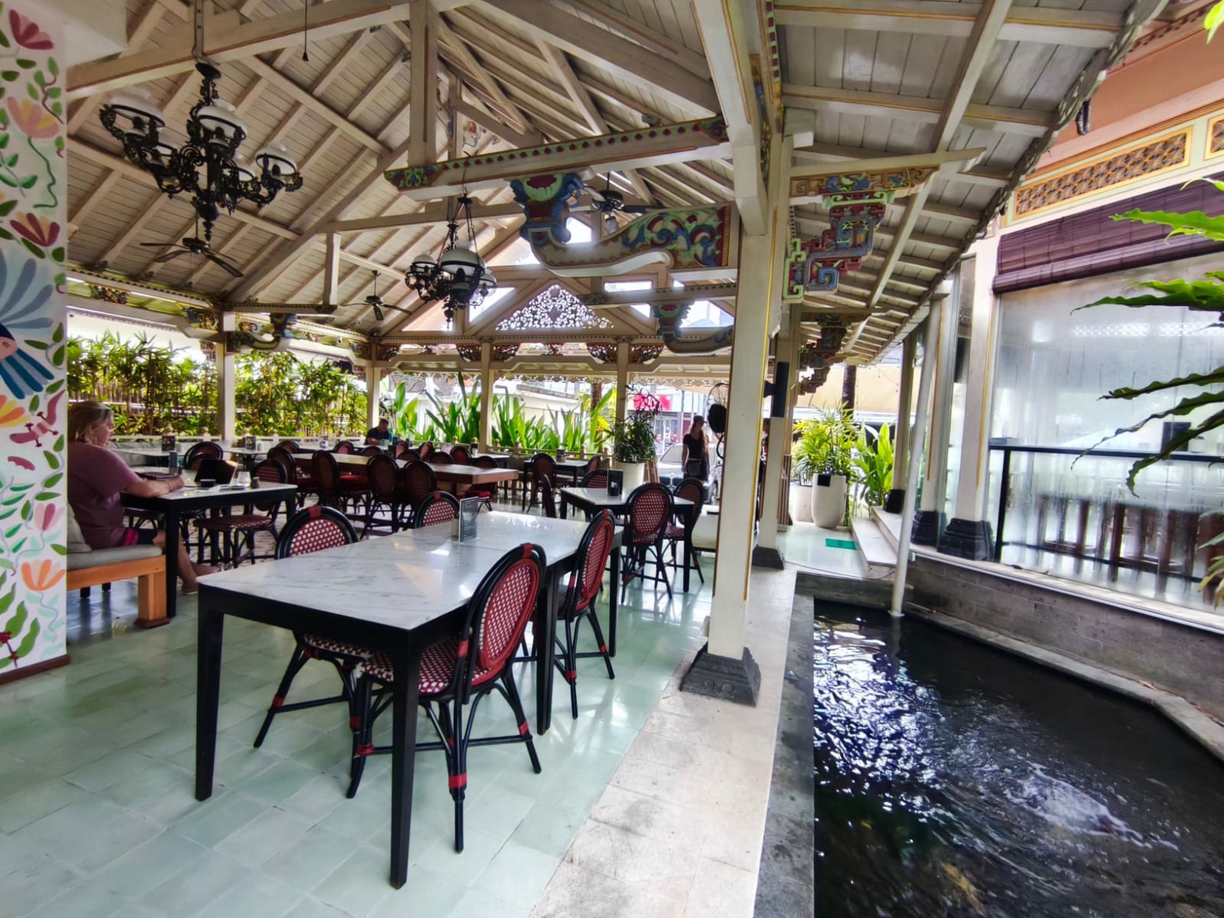 Prime Location Restaurant and Coffeeshop For Rent in Sanur