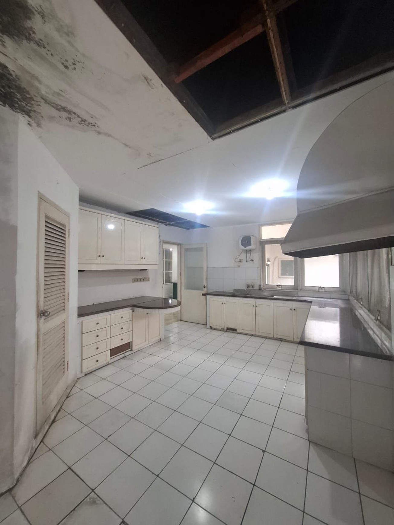 RUMAH DIJUAL JALAN DAHA KEBAYORAN BARU JAKARTA SELATAN