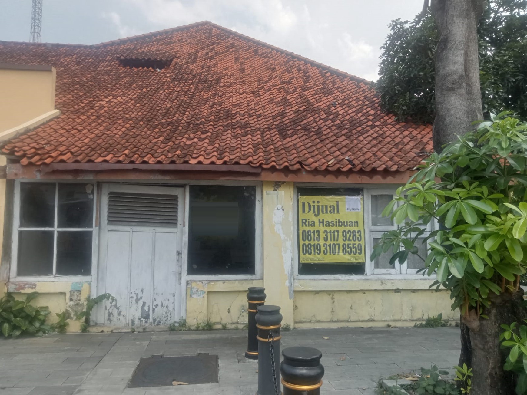 Dijual Rumah Hitung Tanah di Nol Jalan Rajawali Surabaya Pusat