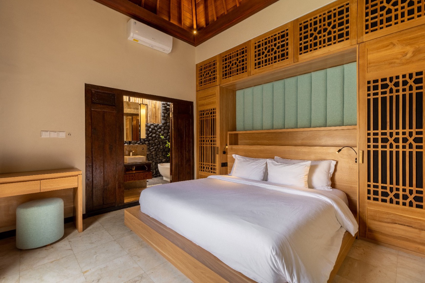 Freehold - Elegant Modern Villa with Balinese Touches in Sanur, Bali