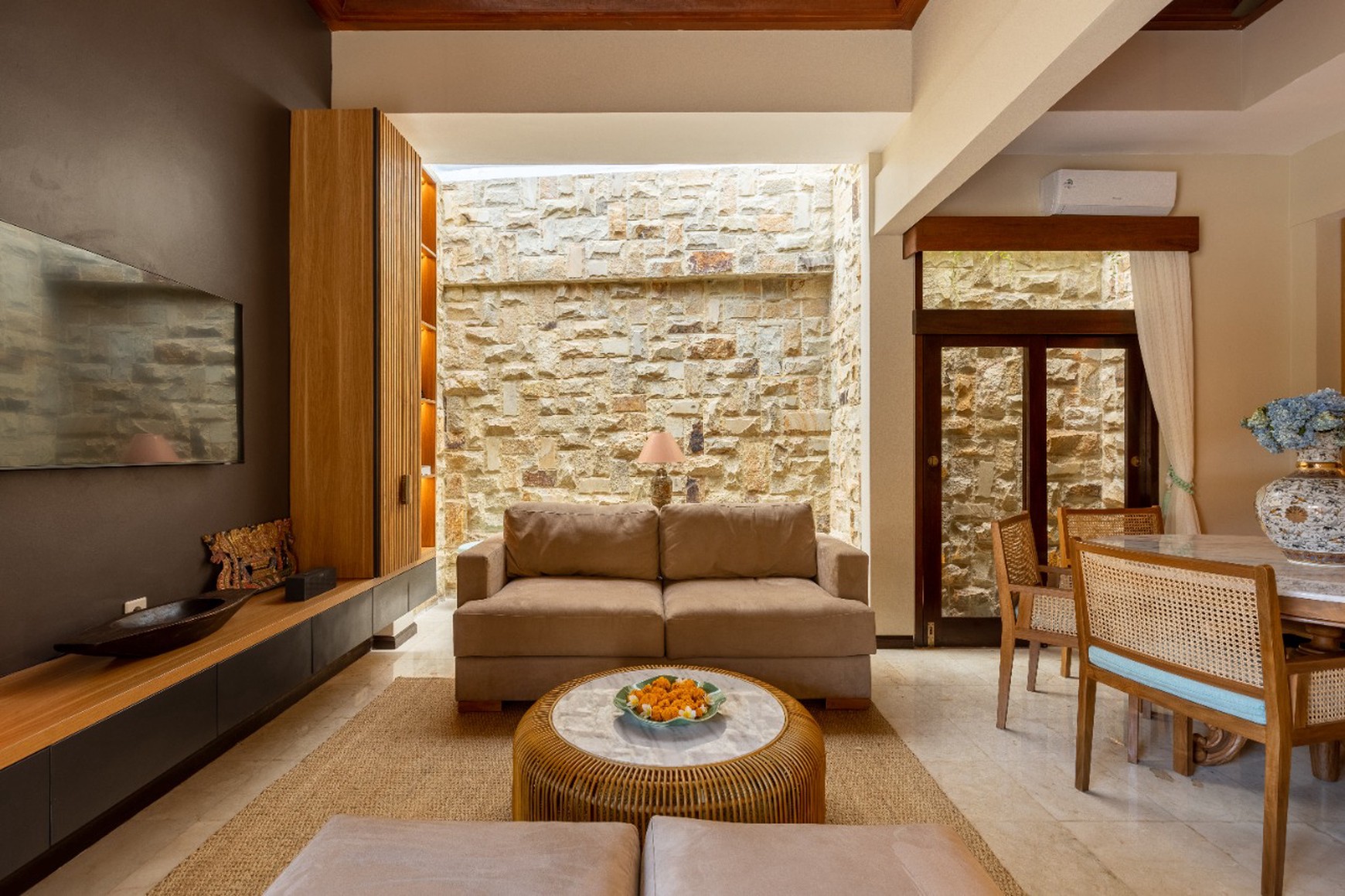 Freehold - Elegant Modern Villa with Balinese Touches in Sanur, Bali