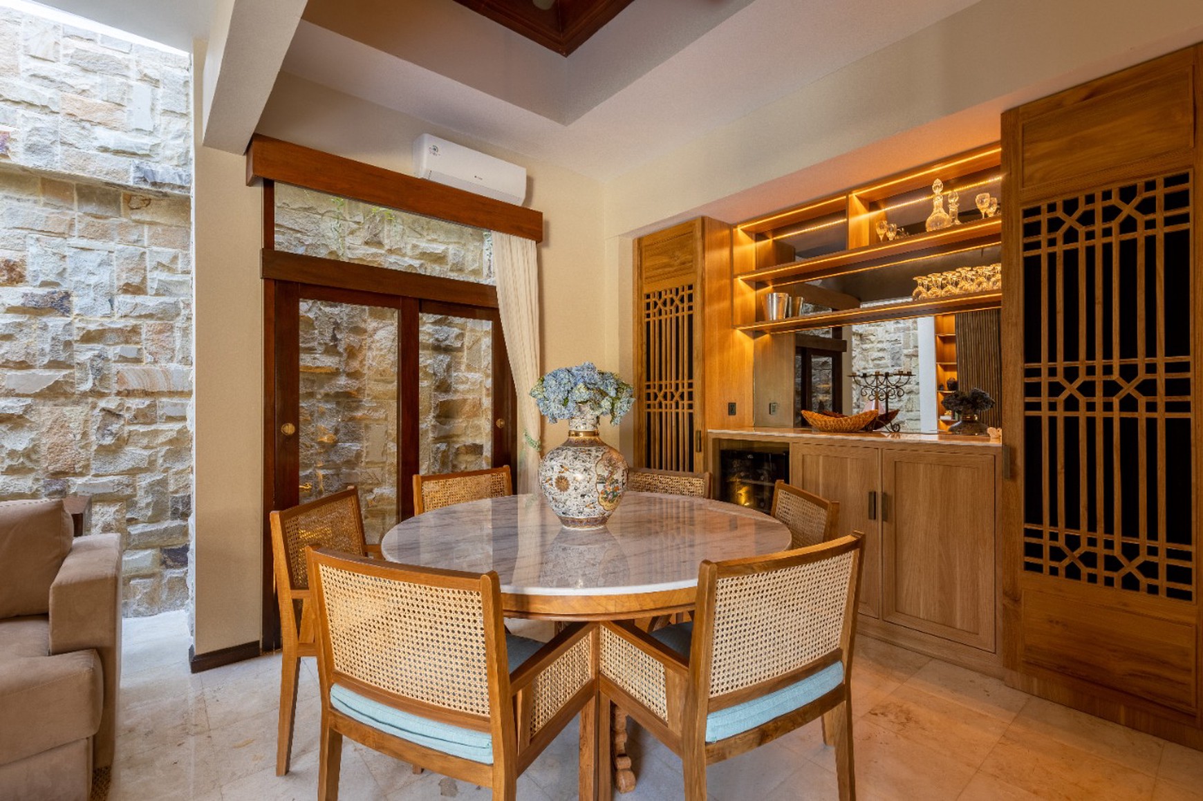 Freehold - Elegant Modern Villa with Balinese Touches in Sanur, Bali