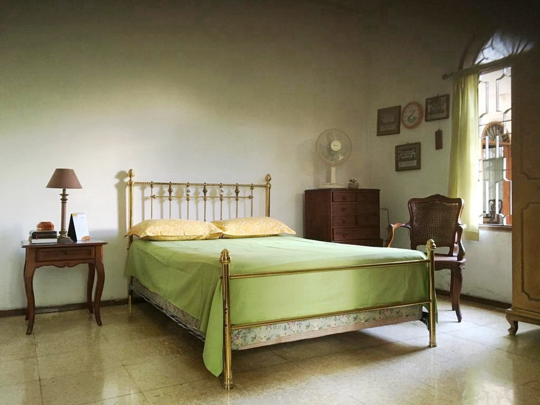 Flash Sale. Rumah luas posisi hoek di Cinere Estate, Depok