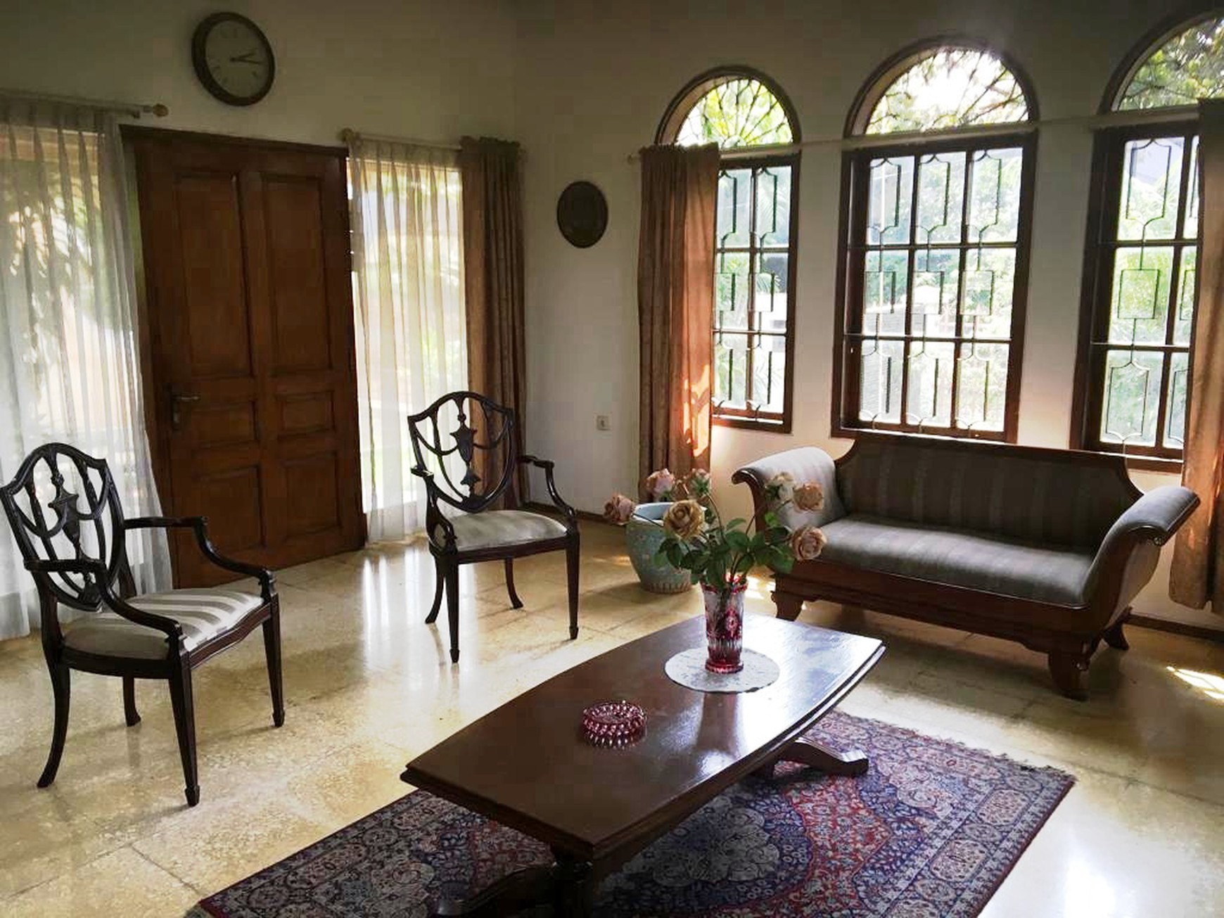 Flash Sale. Rumah luas posisi hoek di Cinere Estate, Depok