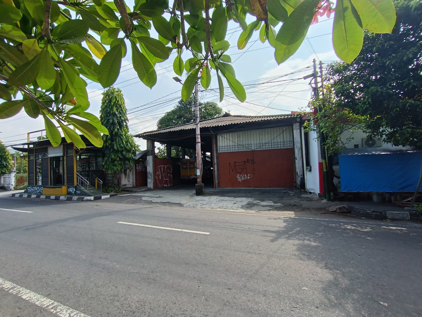 Tanah & Bangunan 740 Meter Persegi Cocok Untuk Gudang Lokasi Strategis Dekat Pasar Legi Kotagede Yogyakarta