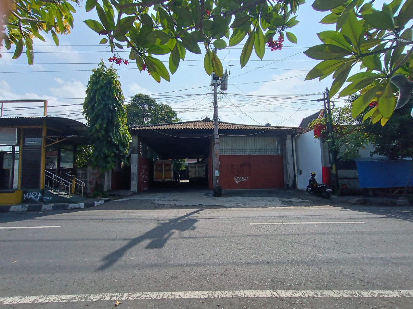 Tanah & Bangunan 740 Meter Persegi Cocok Untuk Gudang Lokasi Strategis Dekat Pasar Legi Kotagede Yogyakarta