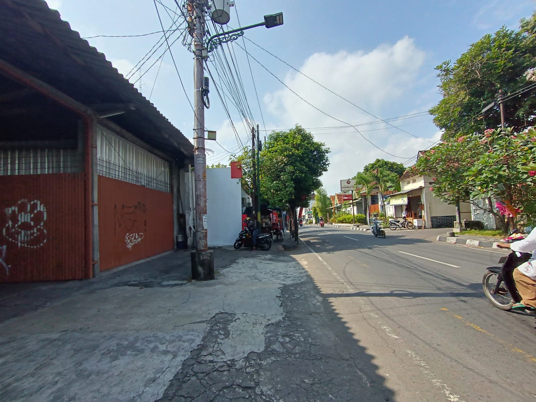 Tanah & Bangunan 740 Meter Persegi Cocok Untuk Gudang Lokasi Strategis Dekat Pasar Legi Kotagede Yogyakarta