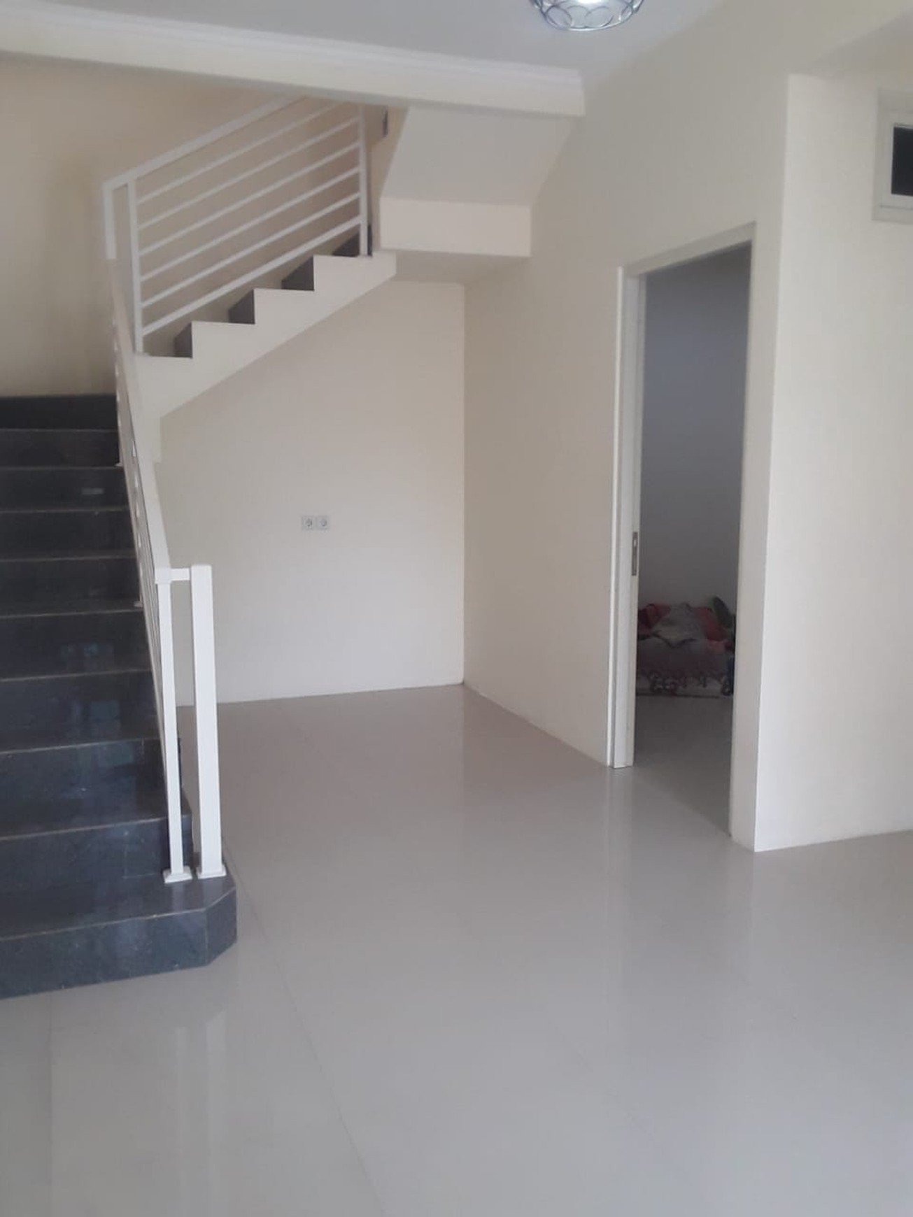 Dijual Rumah SHM di Tenggilis Utara Surabaya
