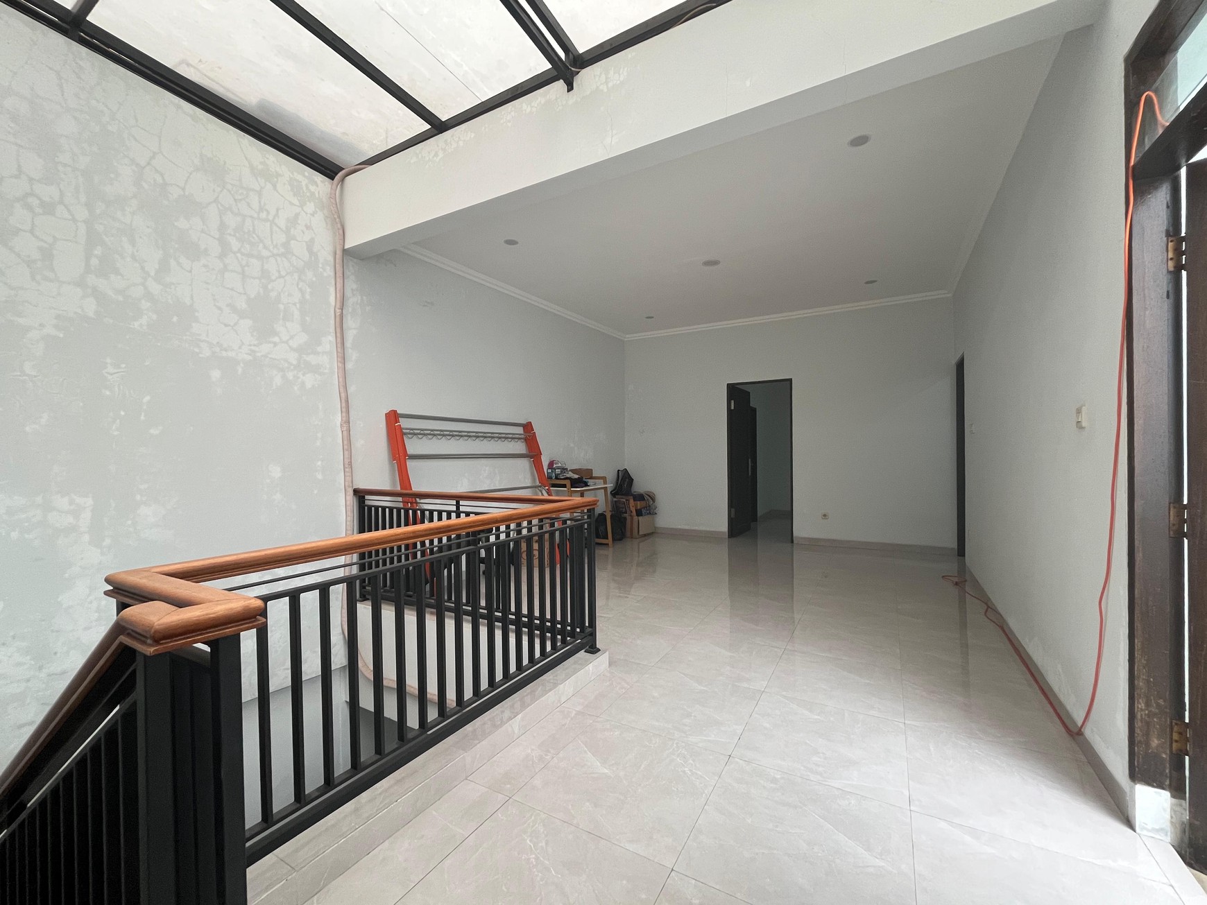 Rumah 2 Lantai Layout Nyaman Dalam Komplek Tenang dan Strategis di Cinere