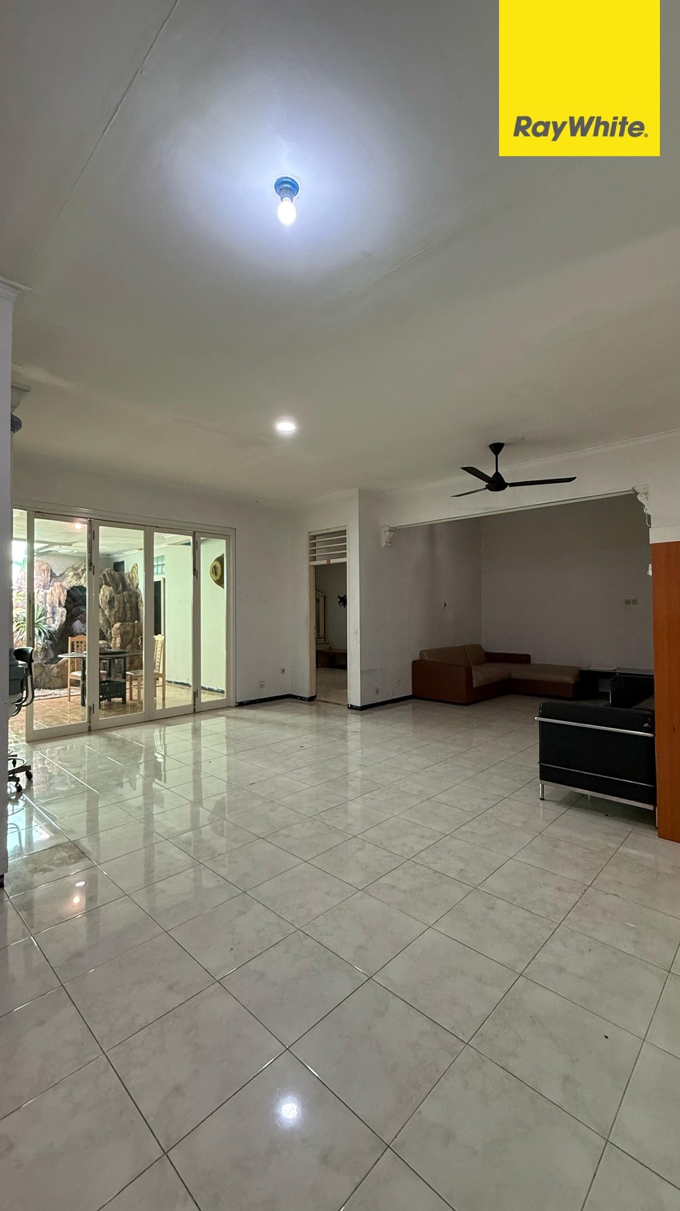 Disewakan Rumah di Darmo Baru Timur Surabaya