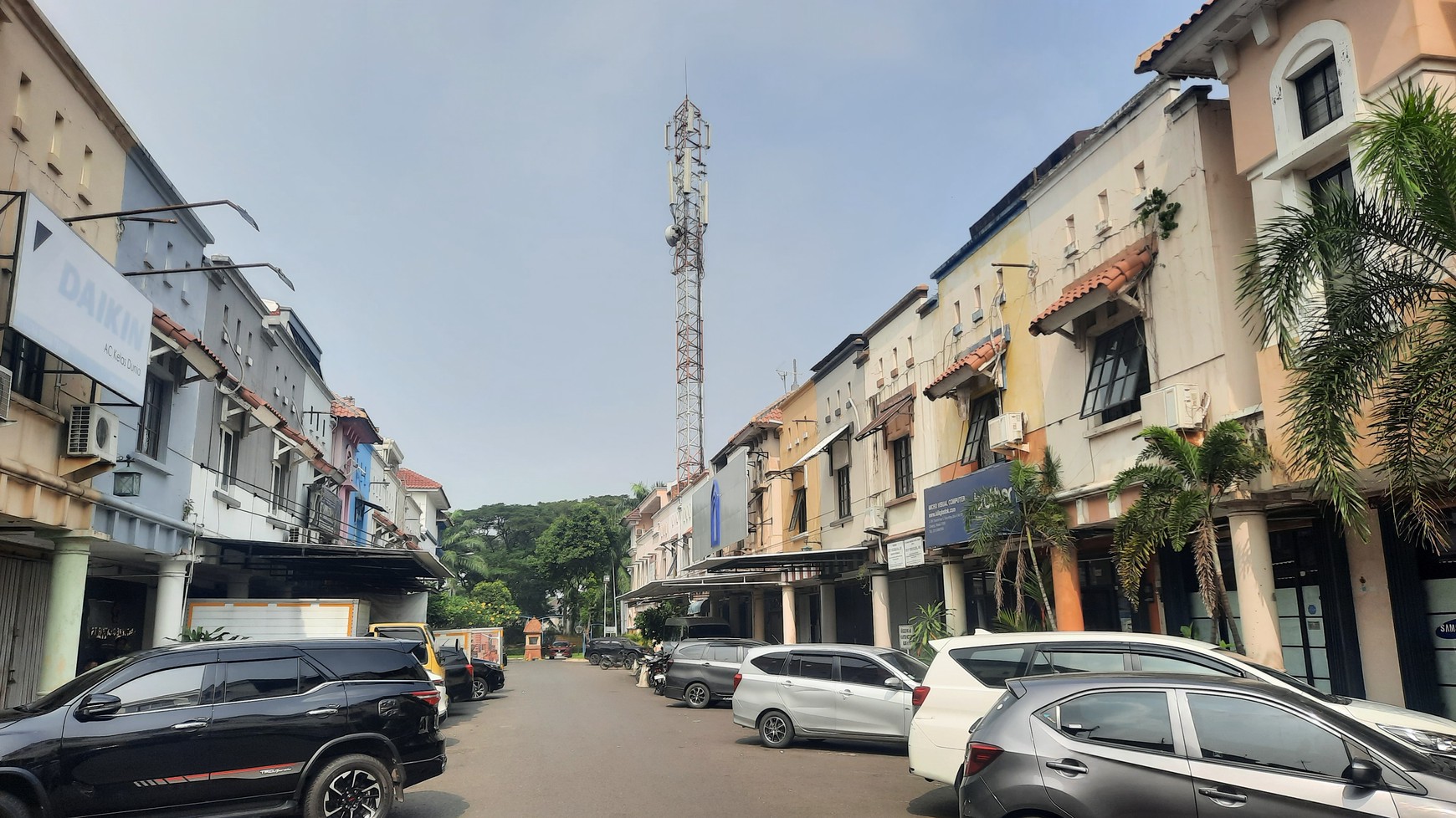 RUKO ROXY di Lokasi Strategis di Jalan MH Thamrin Lippo Cikarang dekat dengan Berbagai Fasilitas Publik