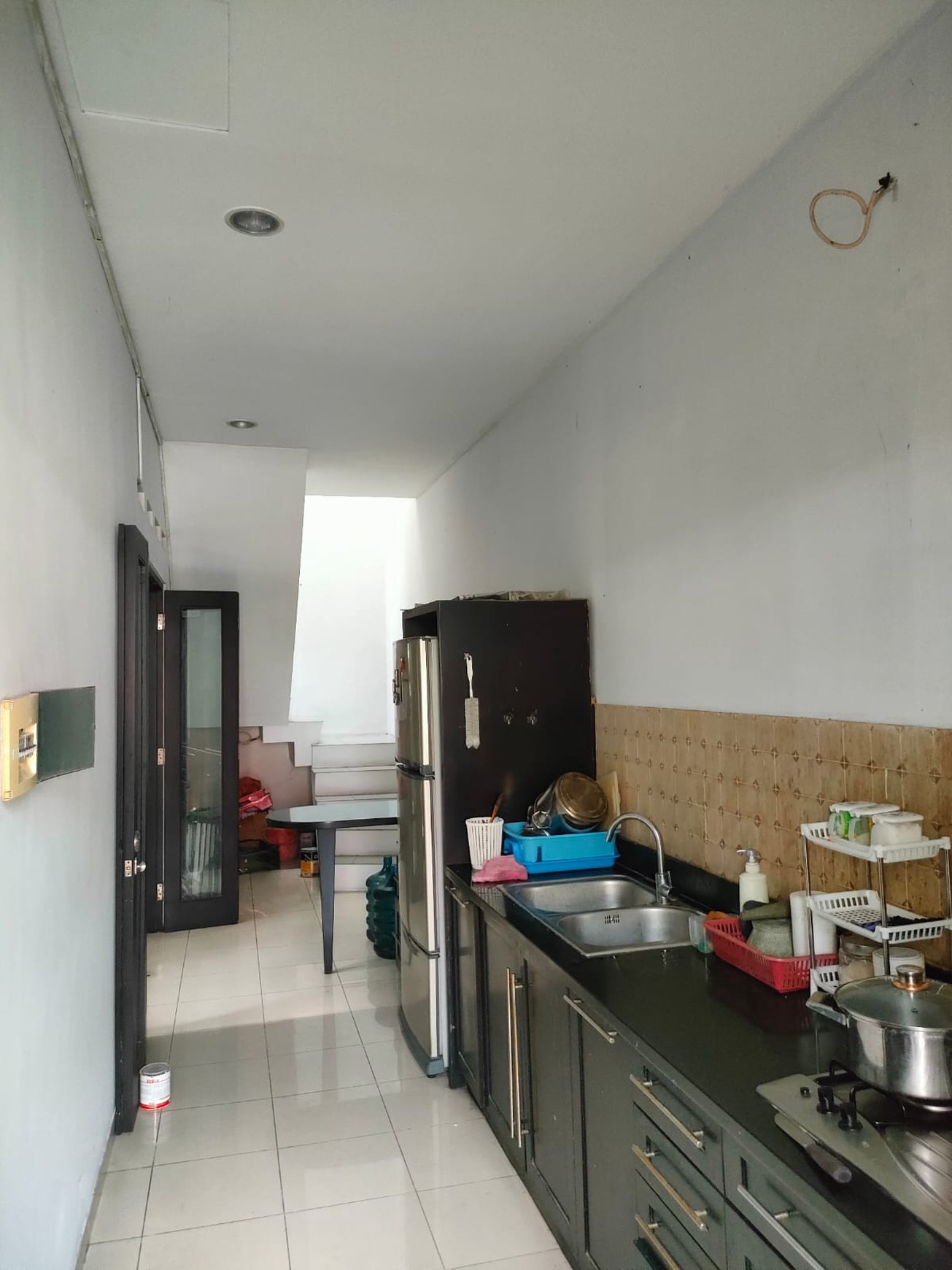 DIJUAL RUMAH MODERN FULL AC 2 LANTAI DI SURABAYA TIMUR !