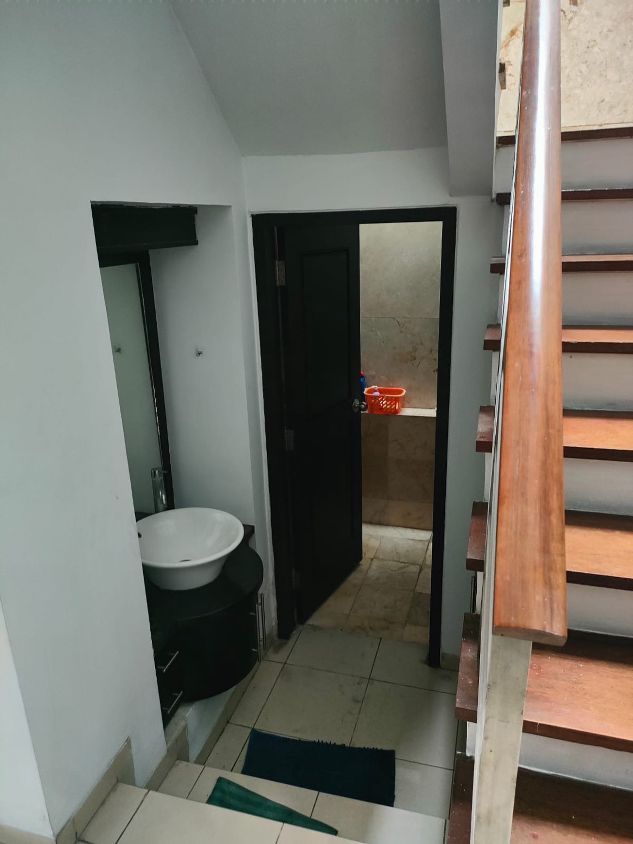 DIJUAL RUMAH MODERN FULL AC 2 LANTAI DI SURABAYA TIMUR !