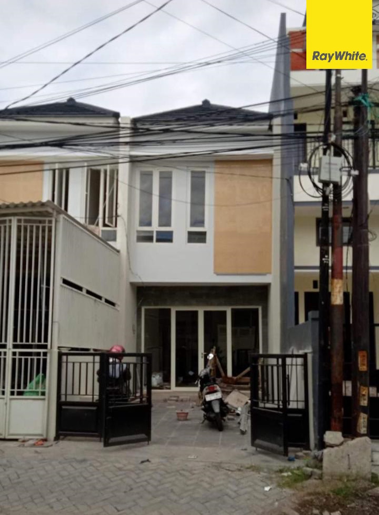Dijual Rumah 2 lantai 890 Jutaan di Raya Medokan Ayu Surabaya