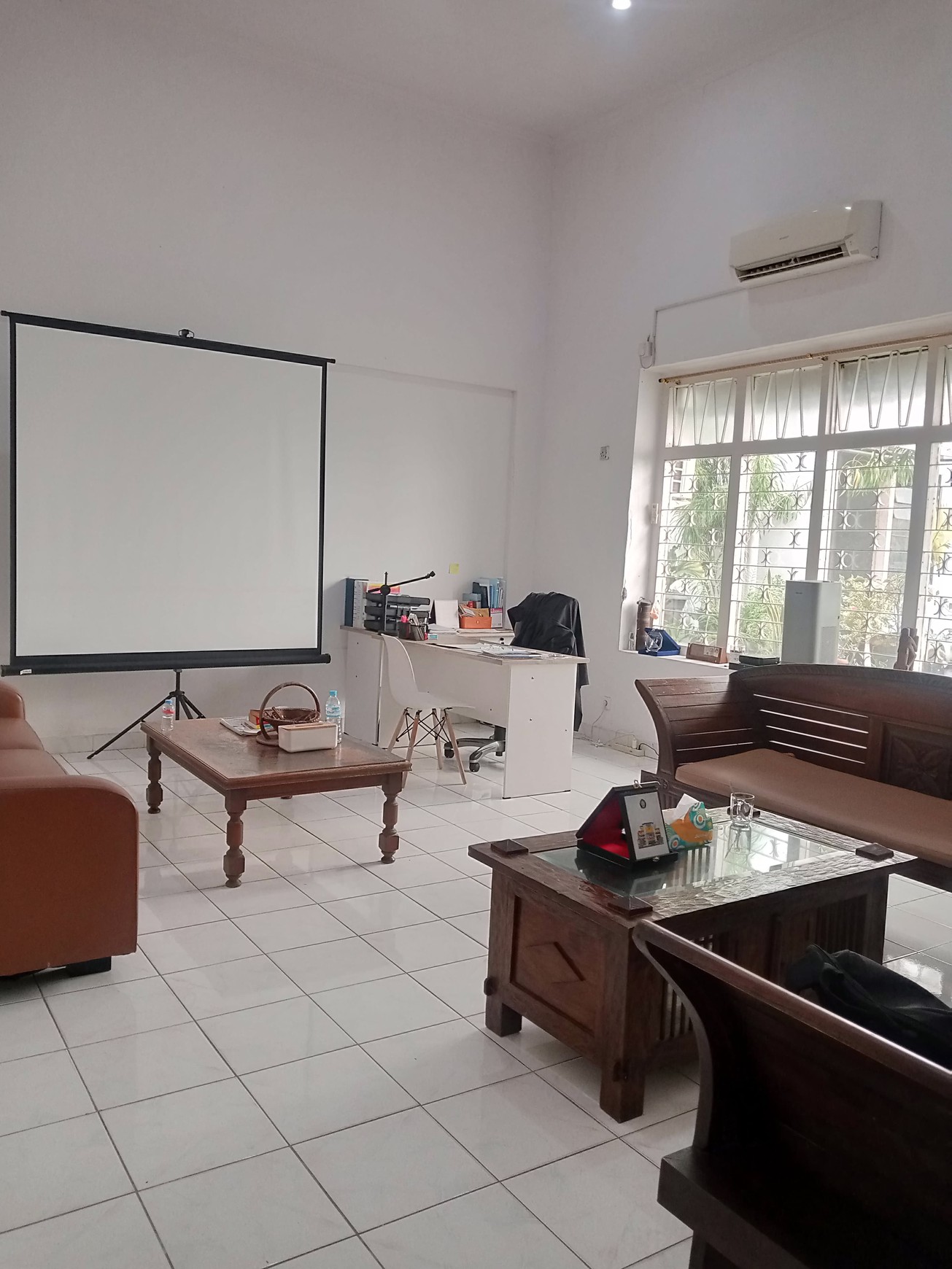 Disewakan Ruang Kantor (Office Space) Luas di Kawasan Senen, Jakarta Pusat - Investasi Lokasi Terbaik