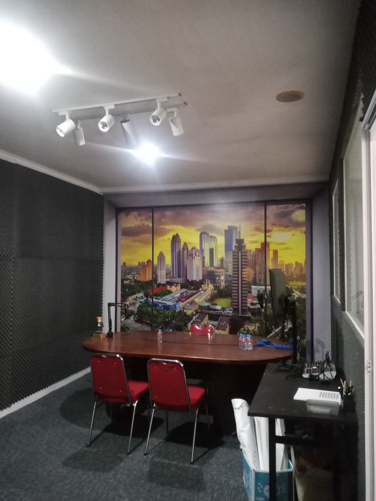 Disewakan Ruang Kantor (Office Space) Luas di Kawasan Senen, Jakarta Pusat - Investasi Lokasi Terbaik