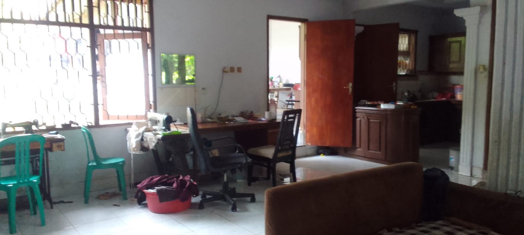 Rumah Dengan Luas Tanah 695 m2, Di Komplek Bharata Pura, Dekat Supermarket Jogya, 5 Menit Ke Tol BORR Bogor