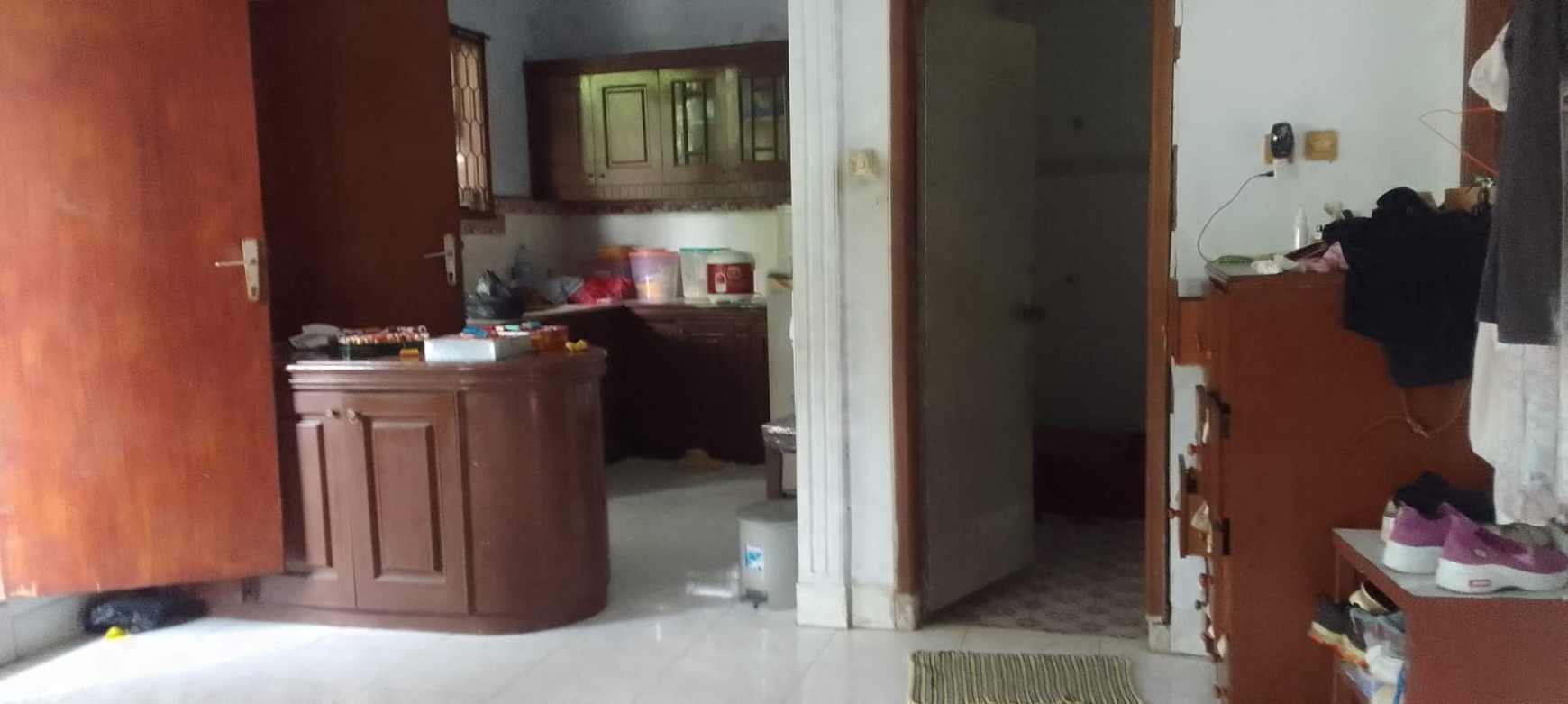 Rumah Dengan Luas Tanah 695 m2, Di Komplek Bharata Pura, Dekat Supermarket Jogya, 5 Menit Ke Tol BORR Bogor