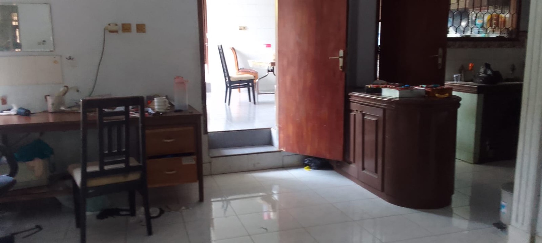 Rumah Dengan Luas Tanah 695 m2, Di Komplek Bharata Pura, Dekat Supermarket Jogya, 5 Menit Ke Tol BORR Bogor