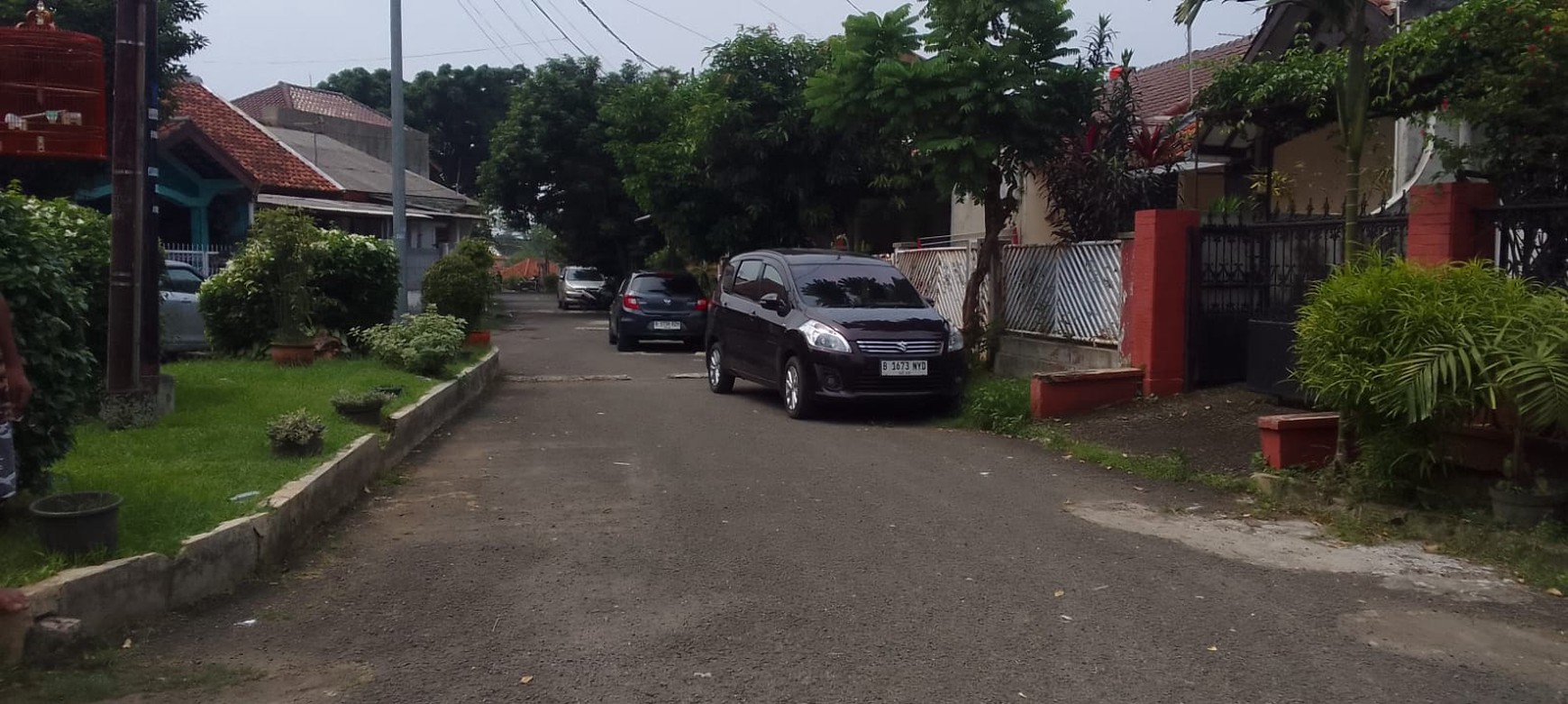 Rumah Dengan Luas Tanah 695 m2, Di Komplek Bharata Pura, Dekat Supermarket Jogya, 5 Menit Ke Tol BORR Bogor