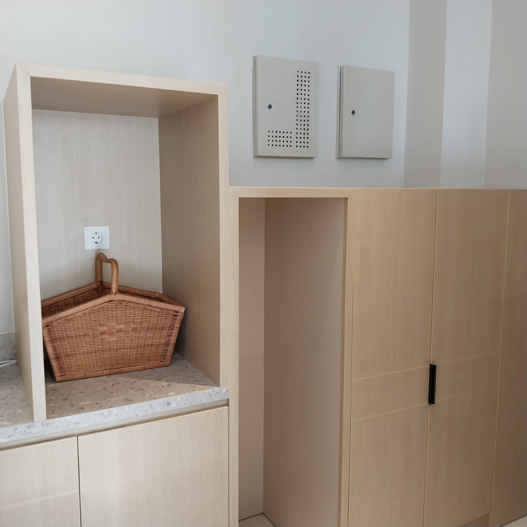 DIJUAL & DISEWAKAN Apartemen MEWAH Rosebay, Graha Family, Surabaya Barat