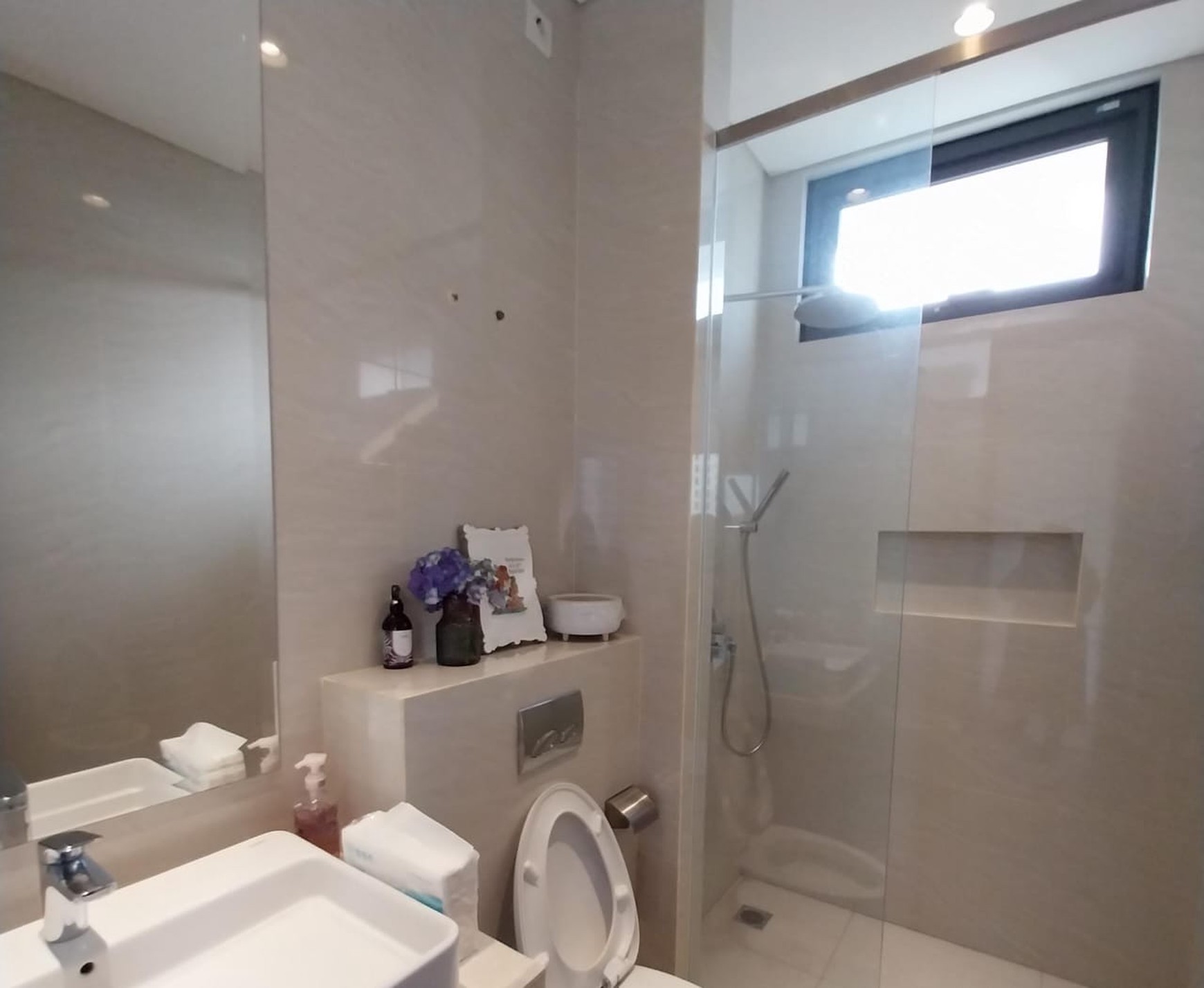 DIJUAL & DISEWAKAN Apartemen MEWAH Rosebay, Graha Family, Surabaya Barat