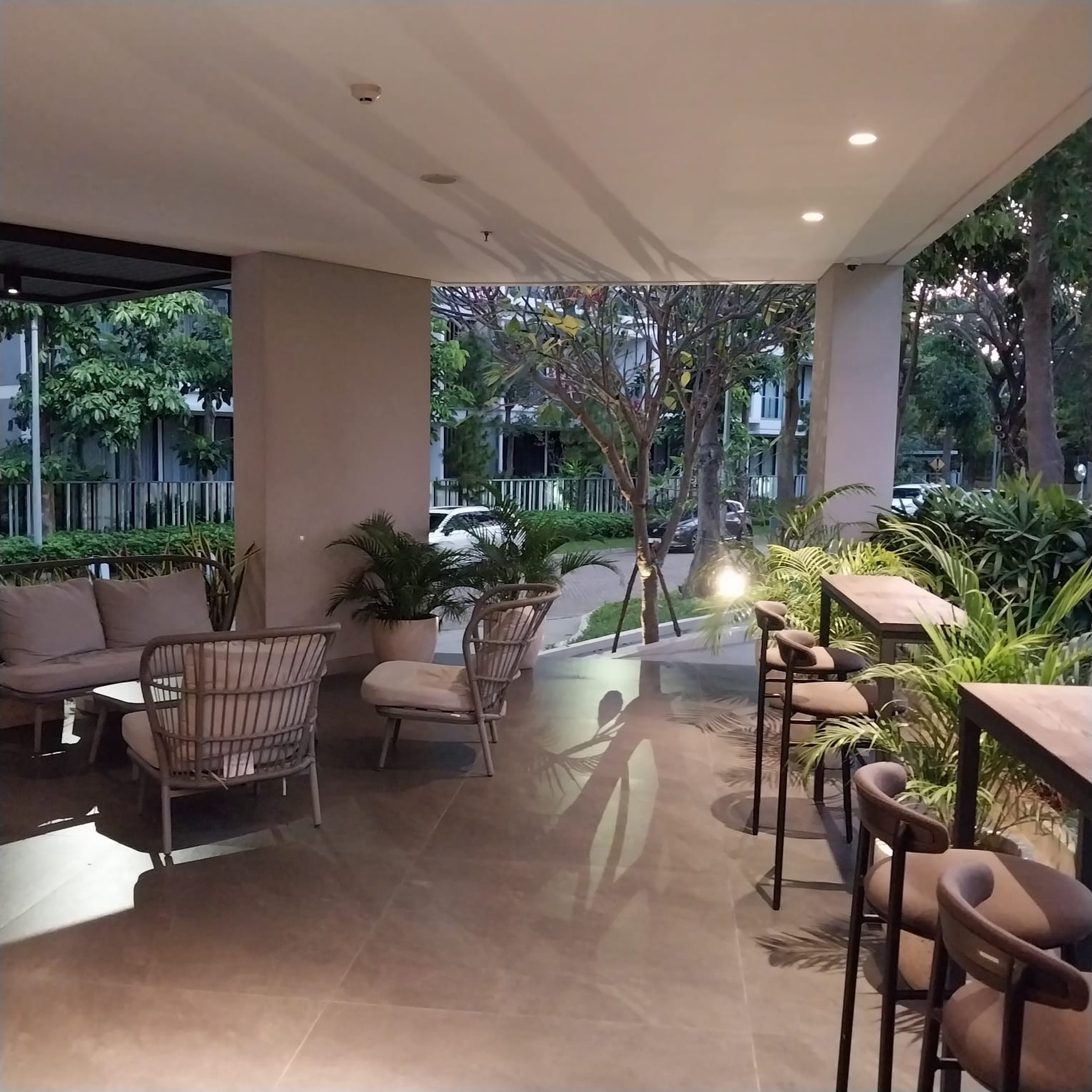 DIJUAL & DISEWAKAN Apartemen MEWAH Rosebay, Graha Family, Surabaya Barat