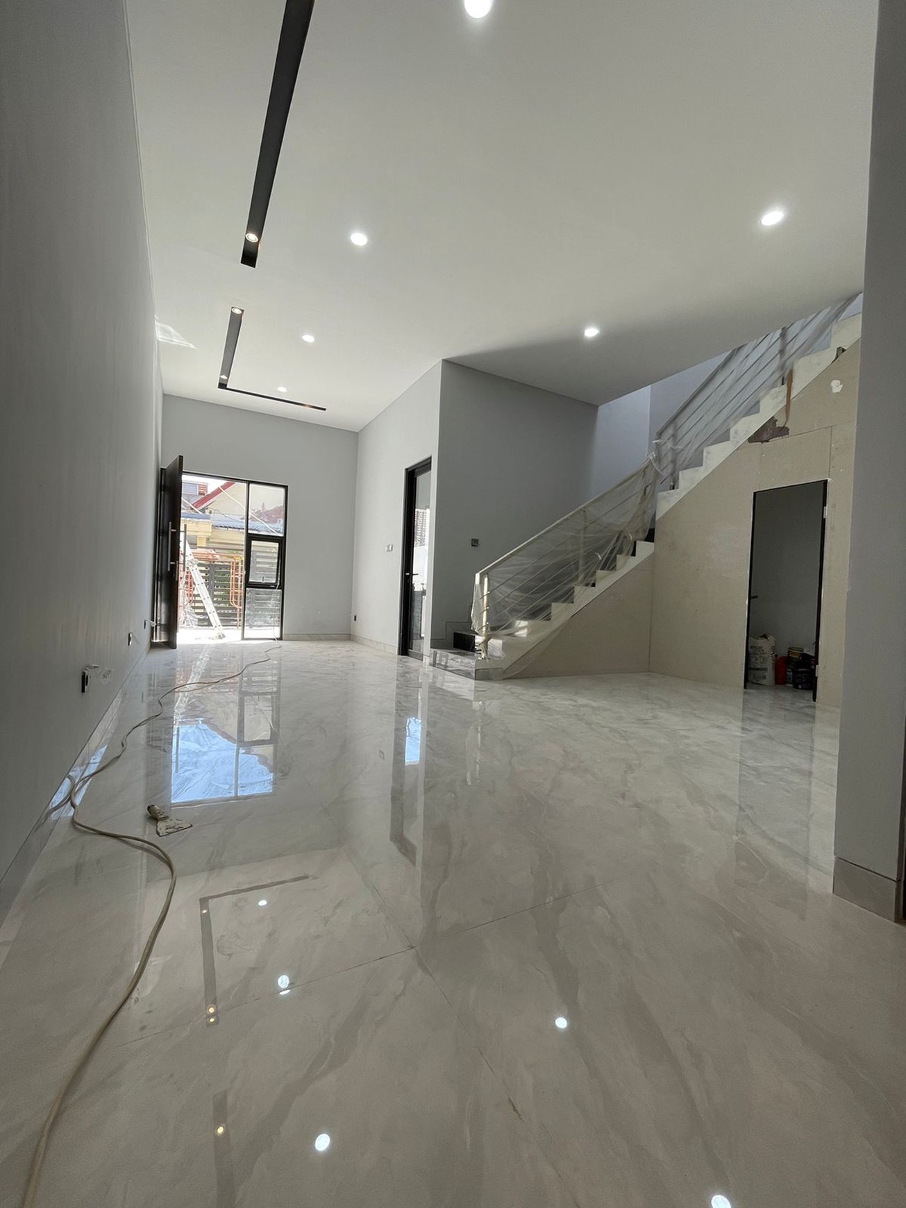 DIJUAL RUMAH BARU KEMBAR 2 LANTAI FRESH MODERN MINIMALIS SIAP HUNI SUTOREJO TIMUR