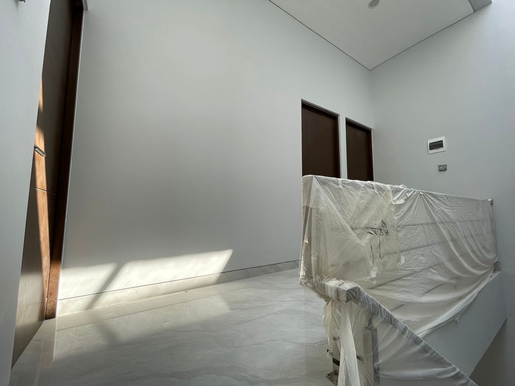 DIJUAL RUMAH BARU KEMBAR 2 LANTAI FRESH MODERN MINIMALIS SIAP HUNI SUTOREJO TIMUR