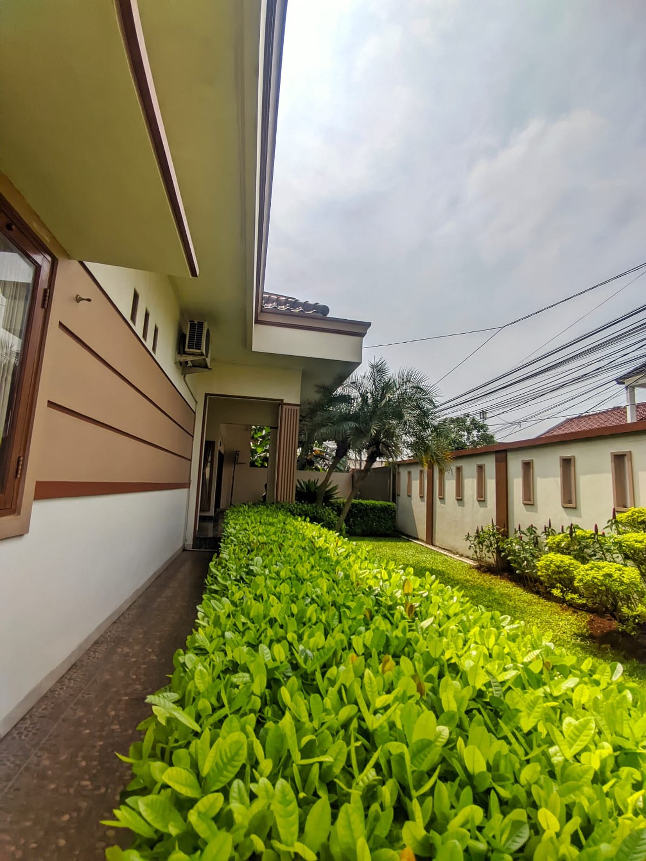 Rumah Mewah Dan Asri Lokasi Strategis Dekat LRT Ciracas Jakarta Timur