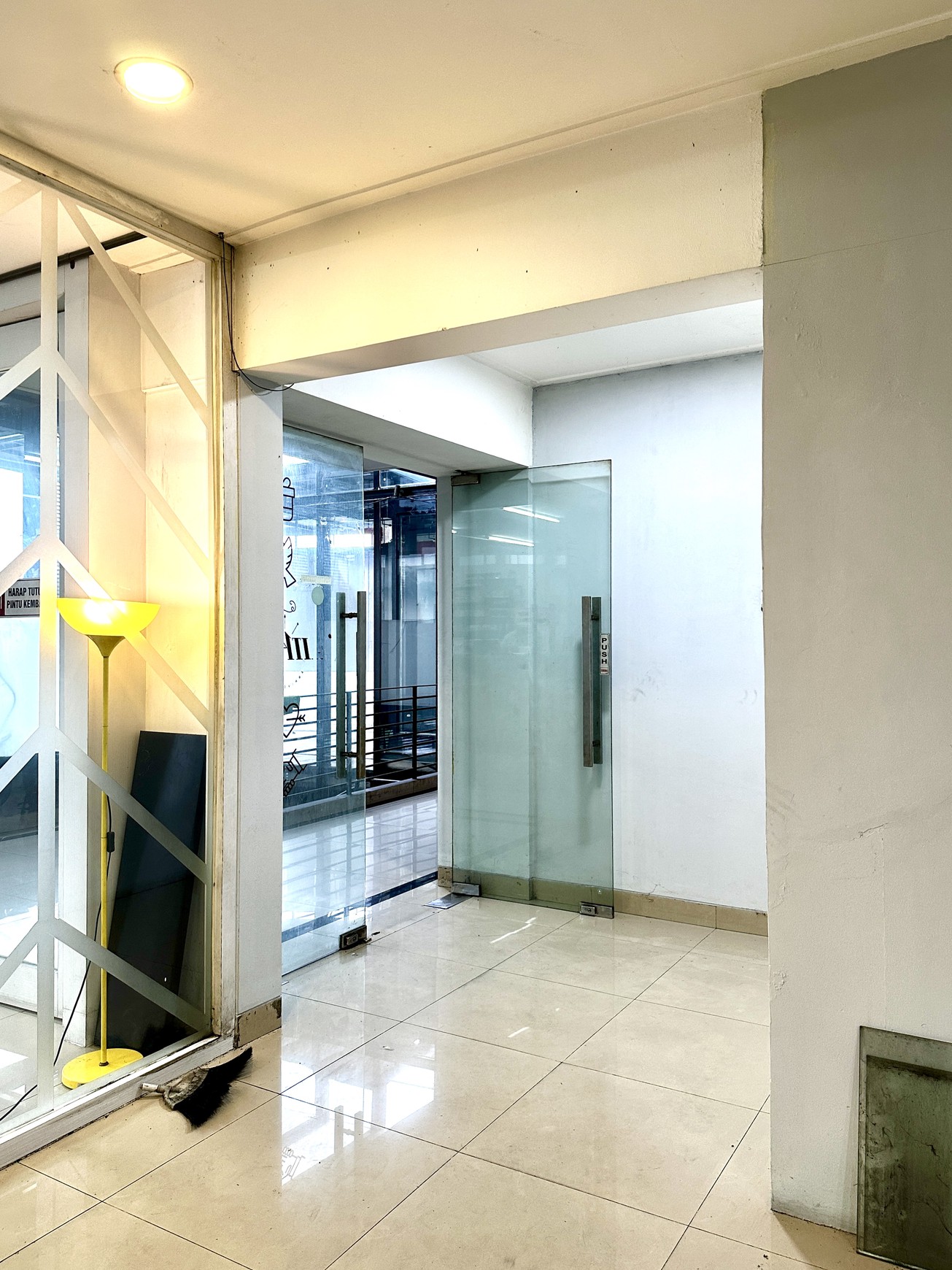 Ruang Usaha Di Lokasi Strategis Jl Bintaro Utama Jakarta Selatan