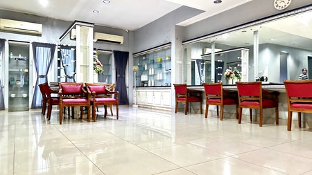 Ruang Usaha Ex Salon Kecantikan Parkir Luas Lokasi Strategis di Bintaro, Jakarta Selatan